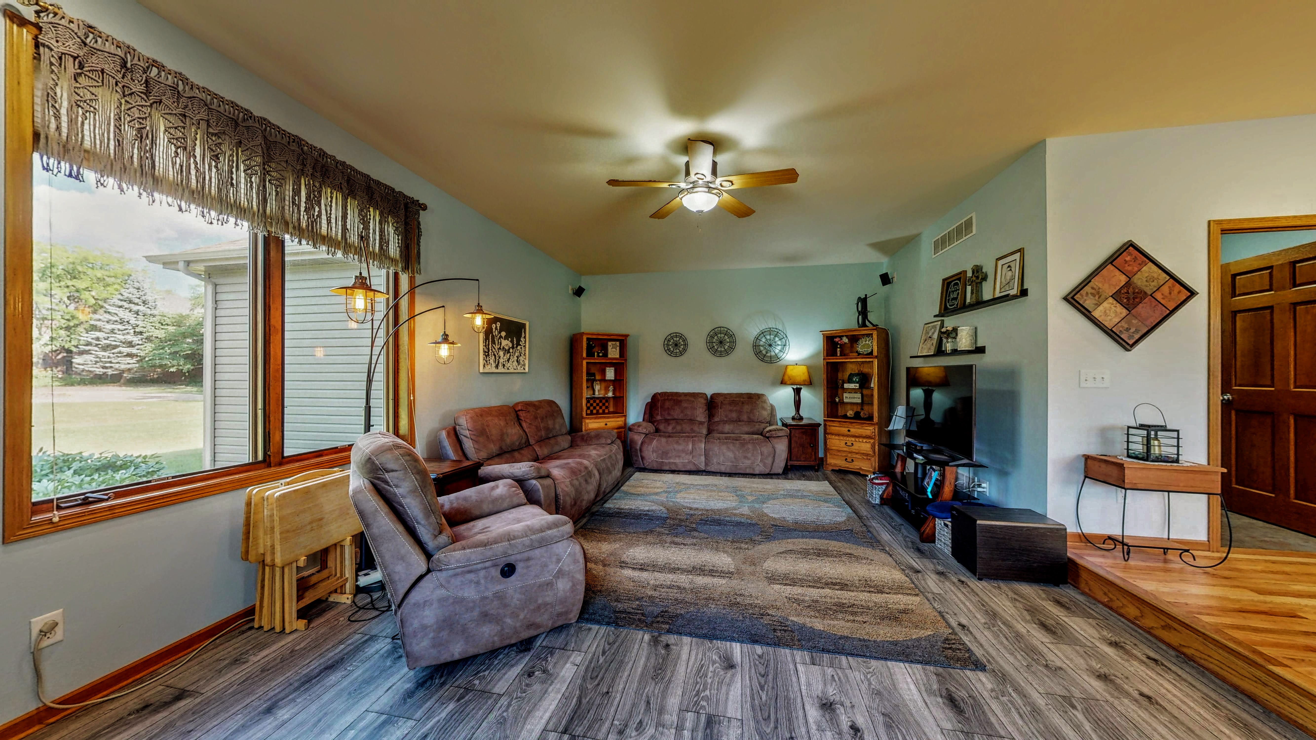 Jefferson, Wisconsin, 53549, United States, 4 Bedrooms Bedrooms, ,4 BathroomsBathrooms,Residential,For Sale,1984363