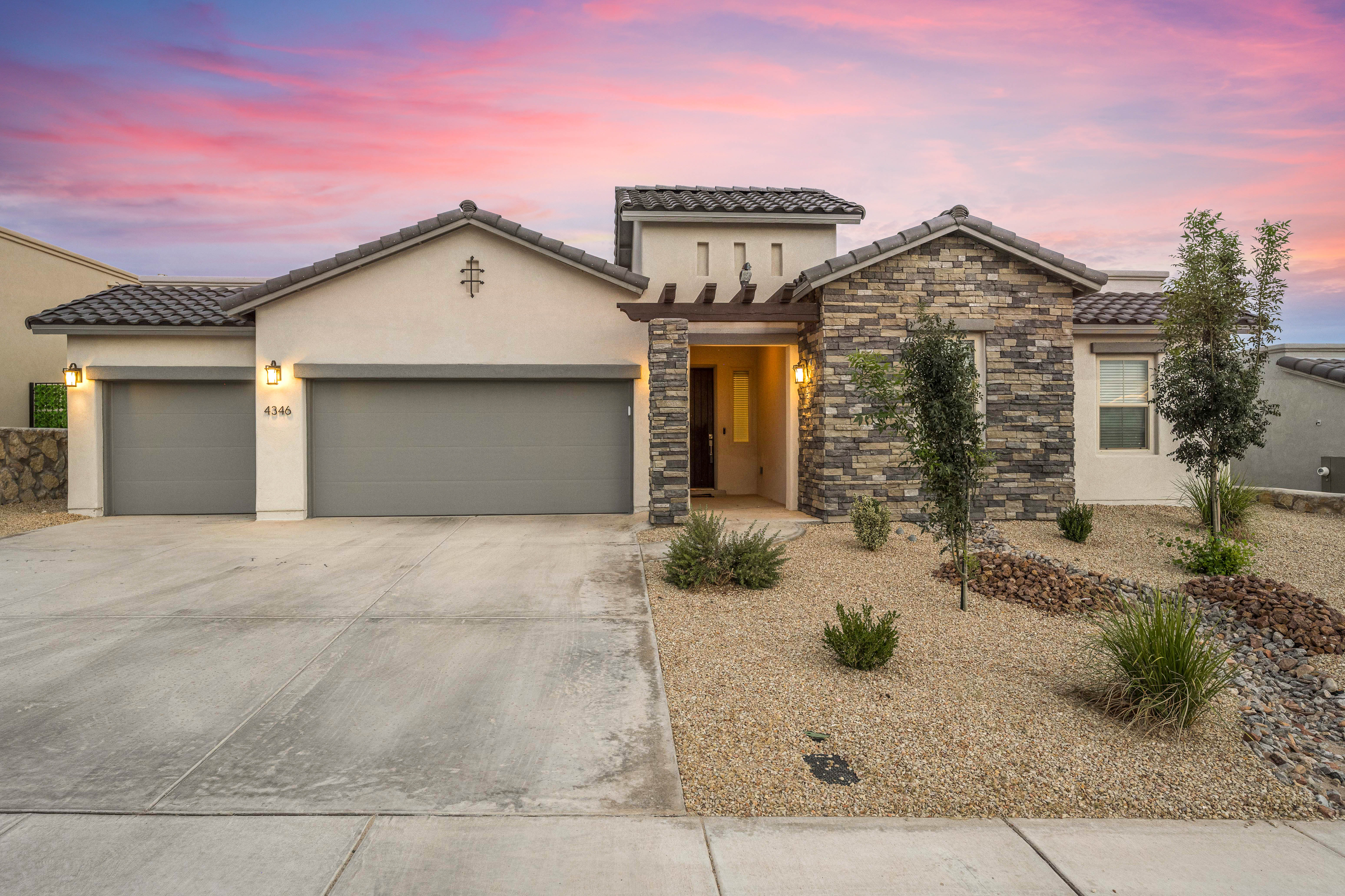 Las Cruces, New Mexico, 88011, United States, 5 Bedrooms Bedrooms, ,3 BathroomsBathrooms,Residential,For Sale,1983891