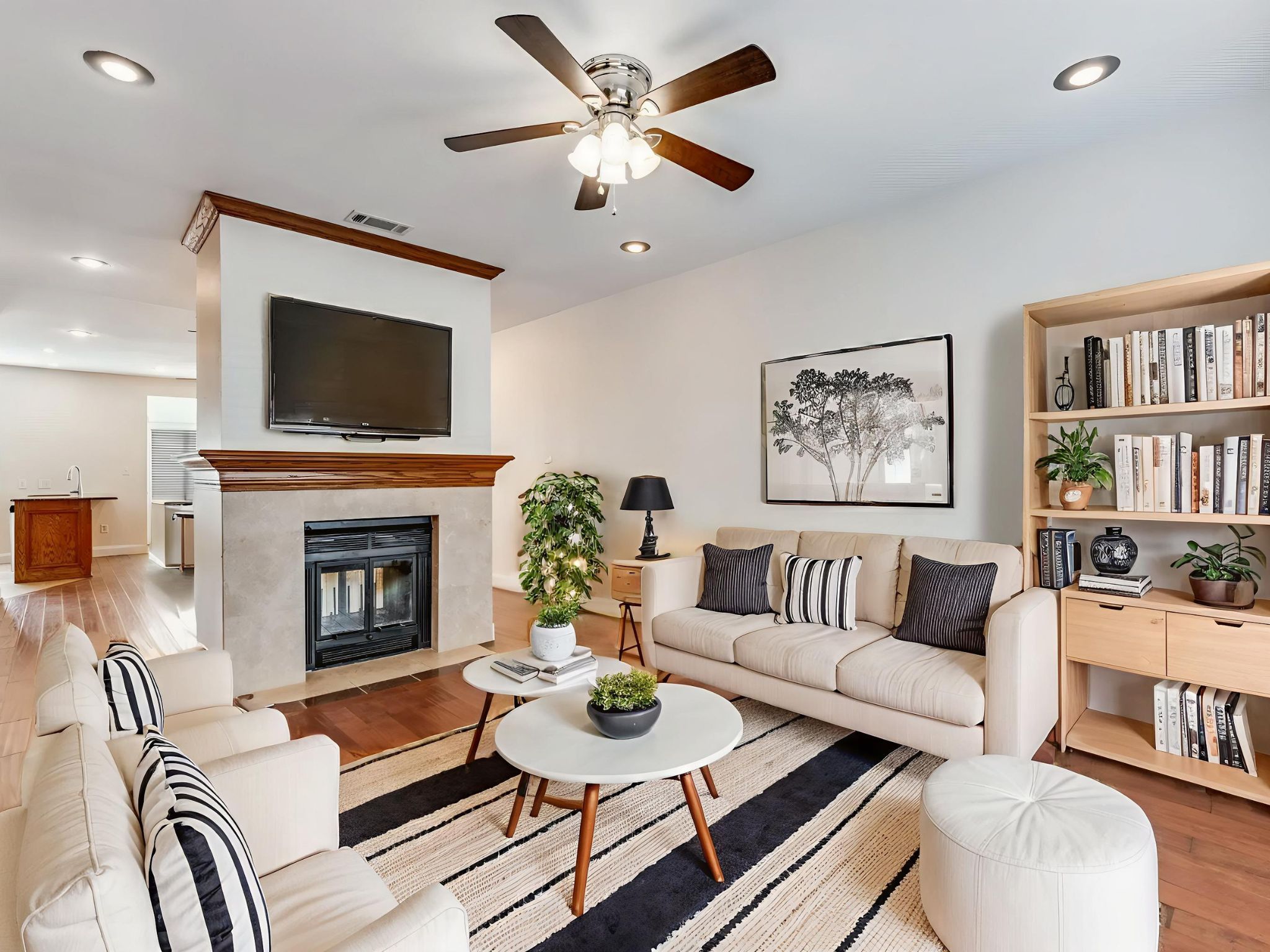  Move-In Ready Townhome: Prime Location, and Private Outdoor Space - 物件實景