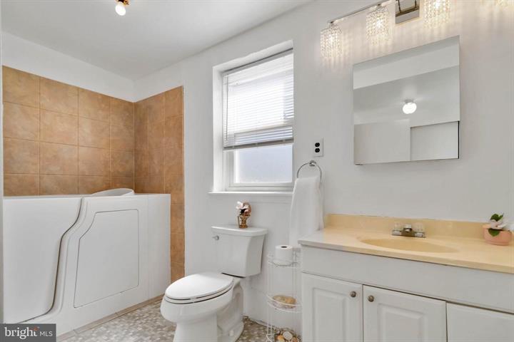 Philadelphia, Pennsylvania, 19123, United States, 4 Bedrooms Bedrooms, ,3 BathroomsBathrooms,Residential,For Sale,1944903