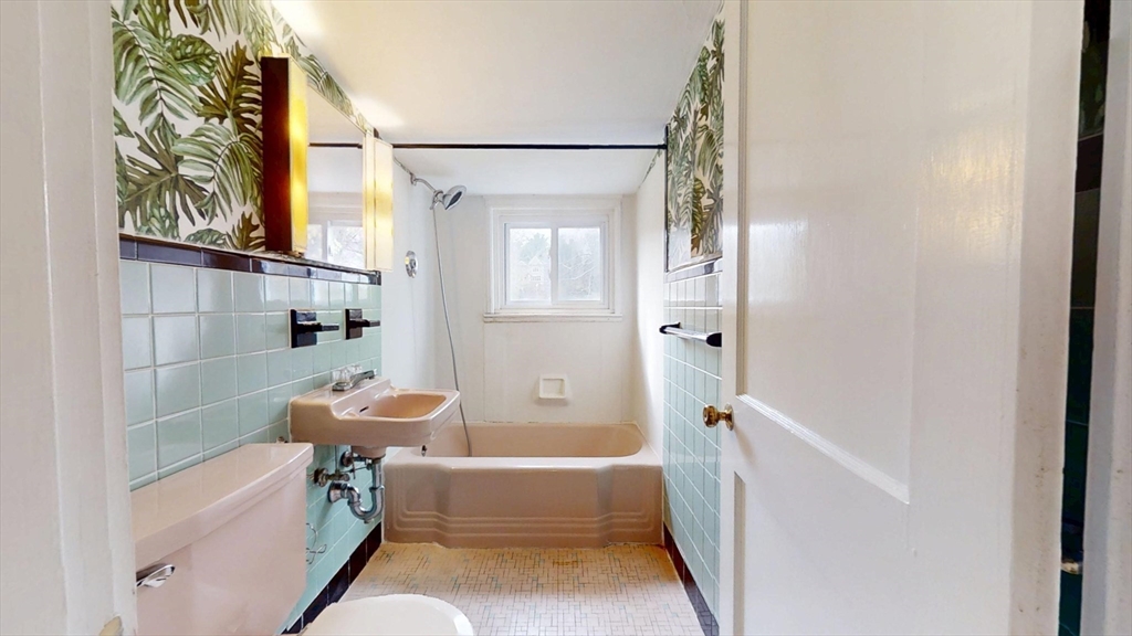 Needham, Massachusetts, 02492, United States, 3 Bedrooms Bedrooms, ,2 BathroomsBathrooms,Residential,For Sale,1988292