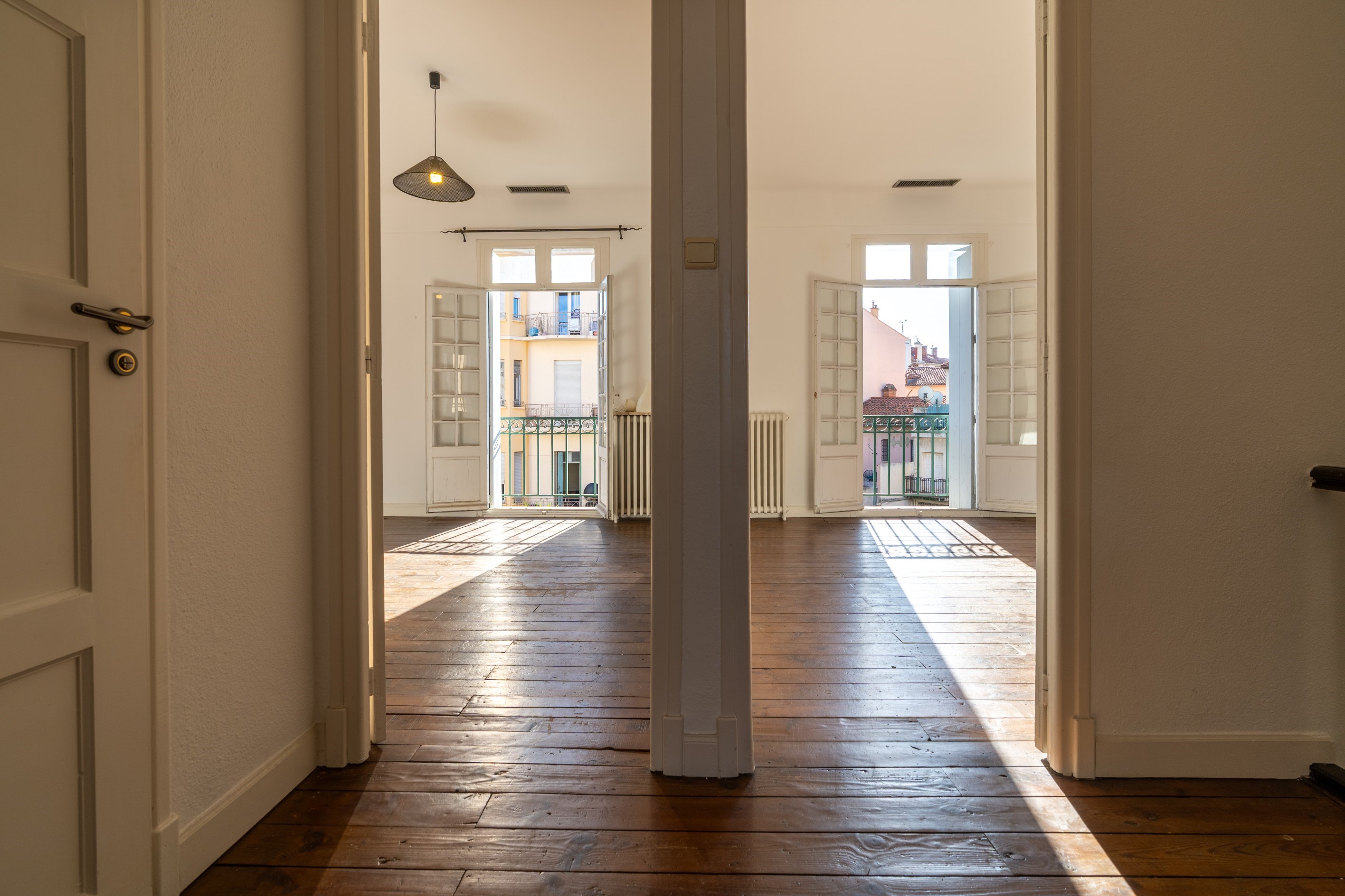  Character Townhouse with Parquet Floors, Terrace and Parking – Central Perpignan - 物件實景