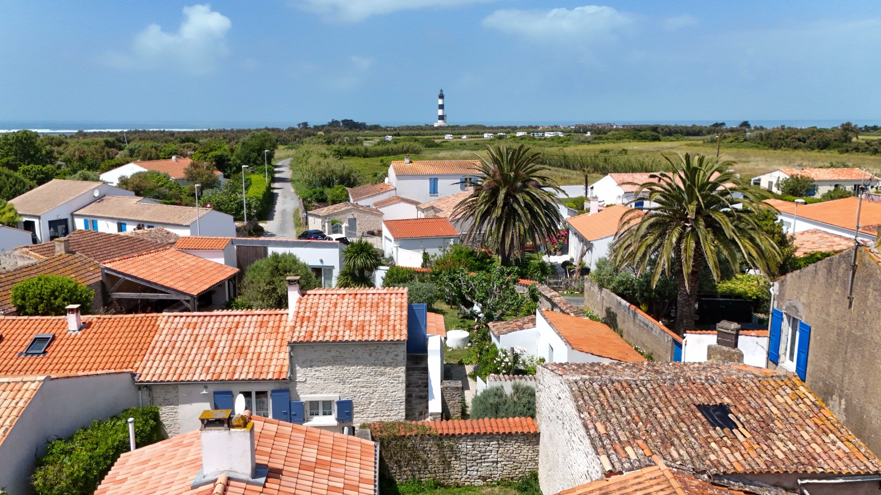  SMALL LONGERE IN THE HEART OF CHASSIRON VILLAGE St DENIS D