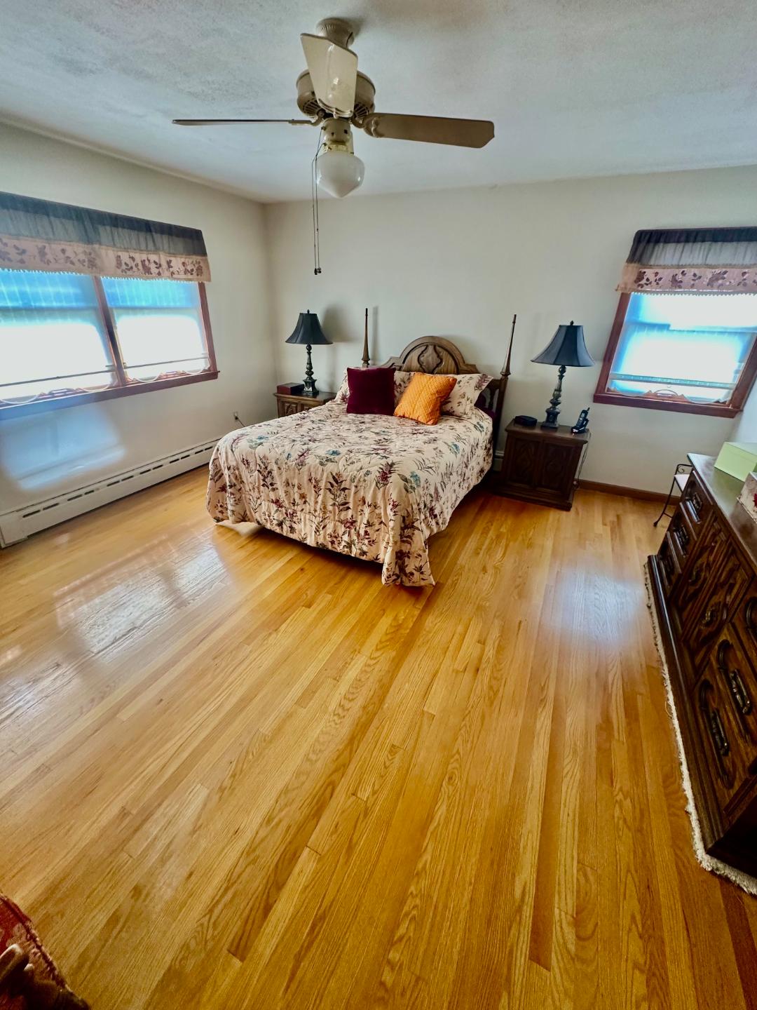 Staten Island, New York, 10314, United States, 4 Bedrooms Bedrooms, ,2 BathroomsBathrooms,Residential,For Sale,1914334