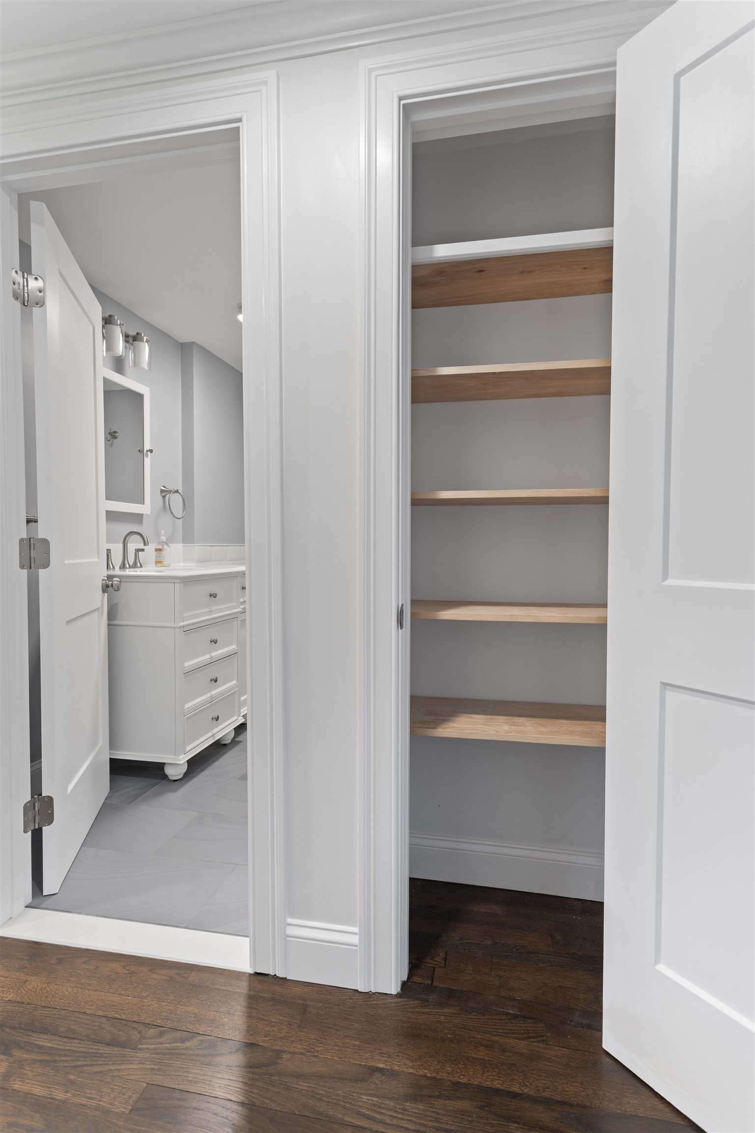 Portsmouth, New Hampshire, 03801, United States, 3 Bedrooms Bedrooms, ,1 BathroomBathrooms,Residential,For Sale,1991010