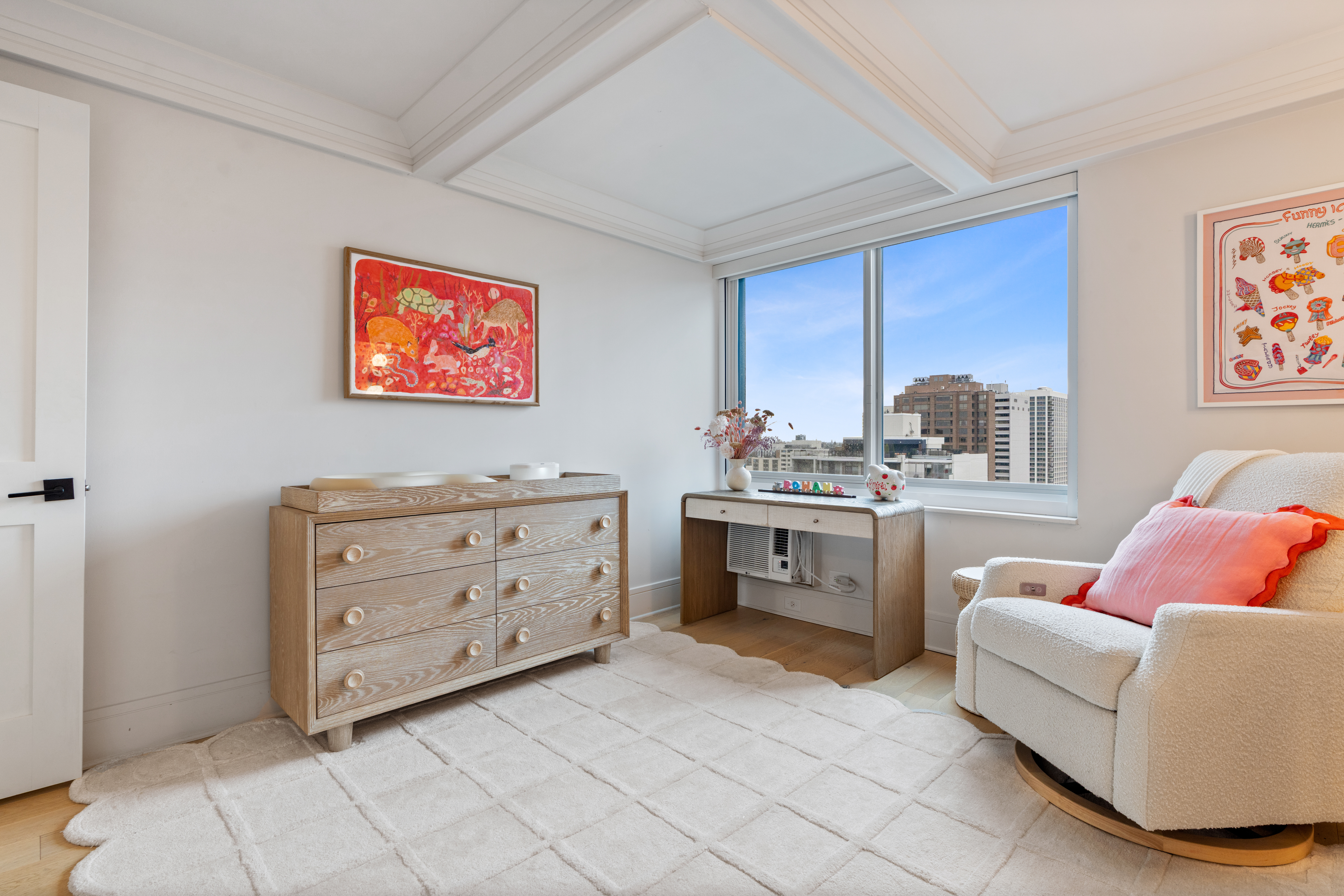  Enjoy Turnkey Lakefront Living in a Well-Established Gold Coast Building - 物件實景