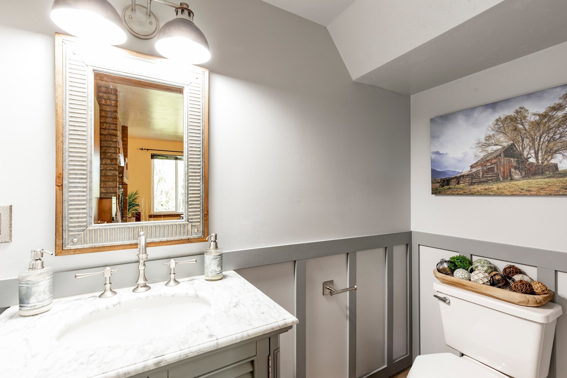  Large Multi-Level Sandy Home with Rentable Full Basement - 物件實景
