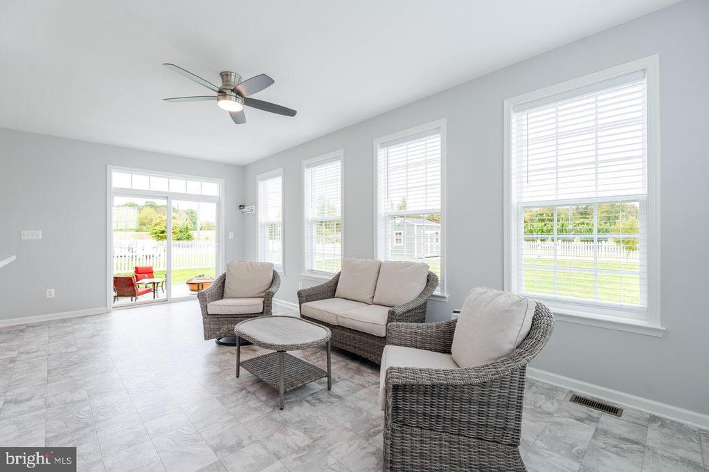 Charles Town, West Virginia, 25414, United States, 4 Bedrooms Bedrooms, ,5 BathroomsBathrooms,Residential,For Sale,1965453