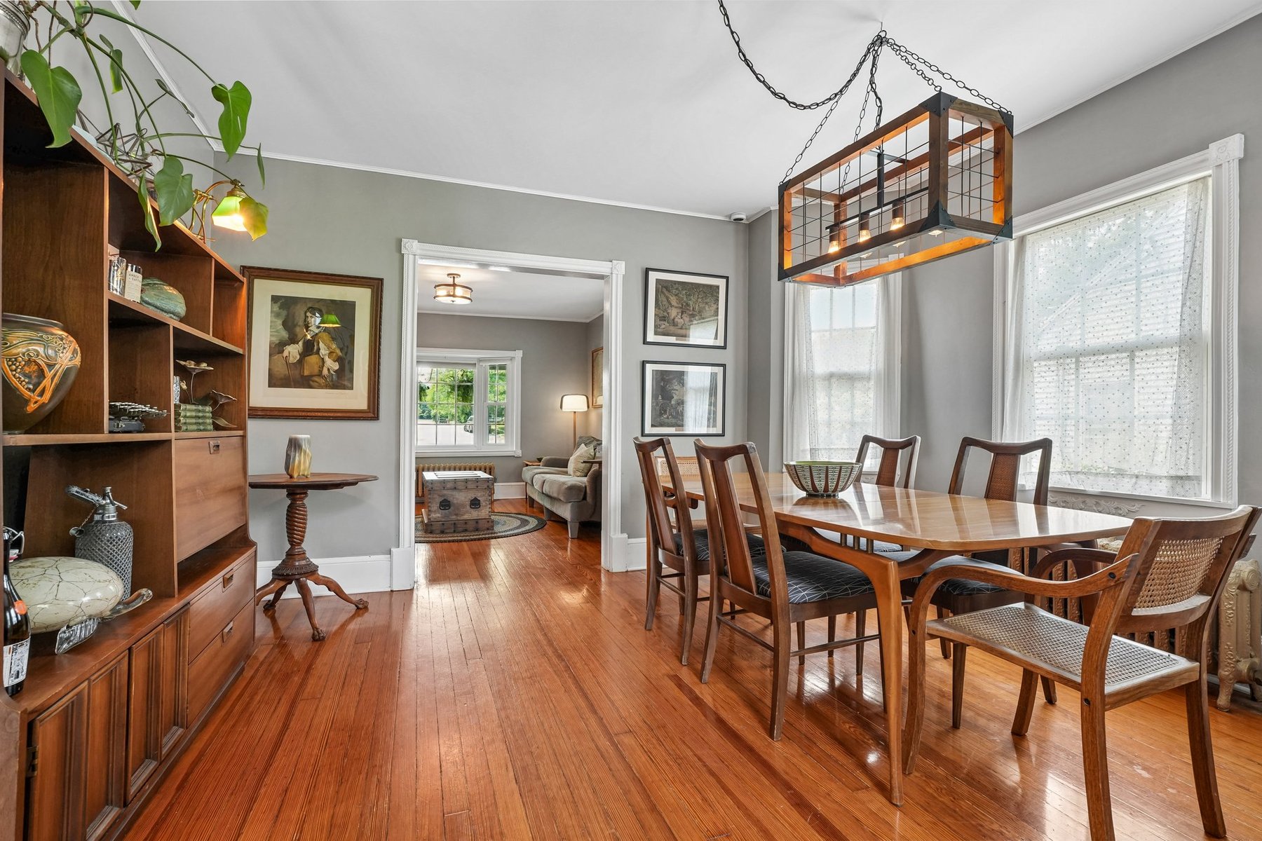  Craftsman Inspired Home With Both Old-Home Charm and Modern Amenities - 物件實景