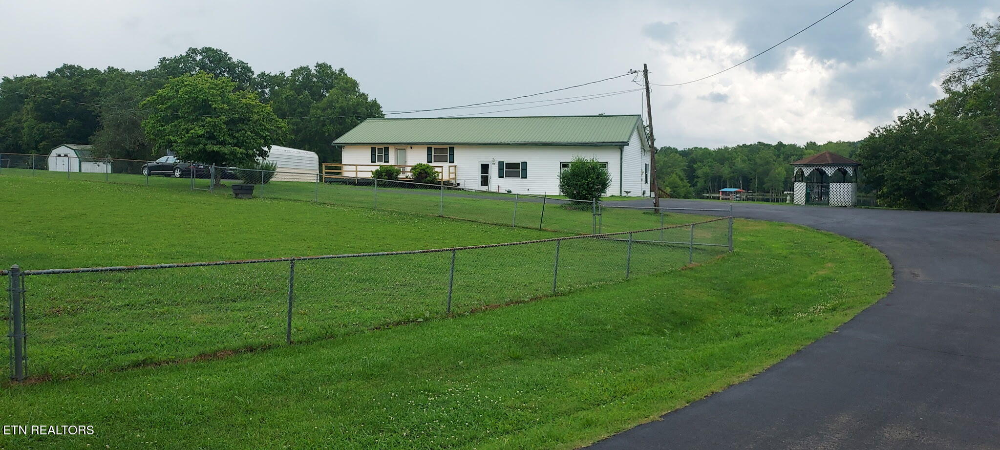 Kingston, Tennessee, 37763, United States, 3 Bedrooms Bedrooms, ,2 BathroomsBathrooms,Residential,For Sale,1891153