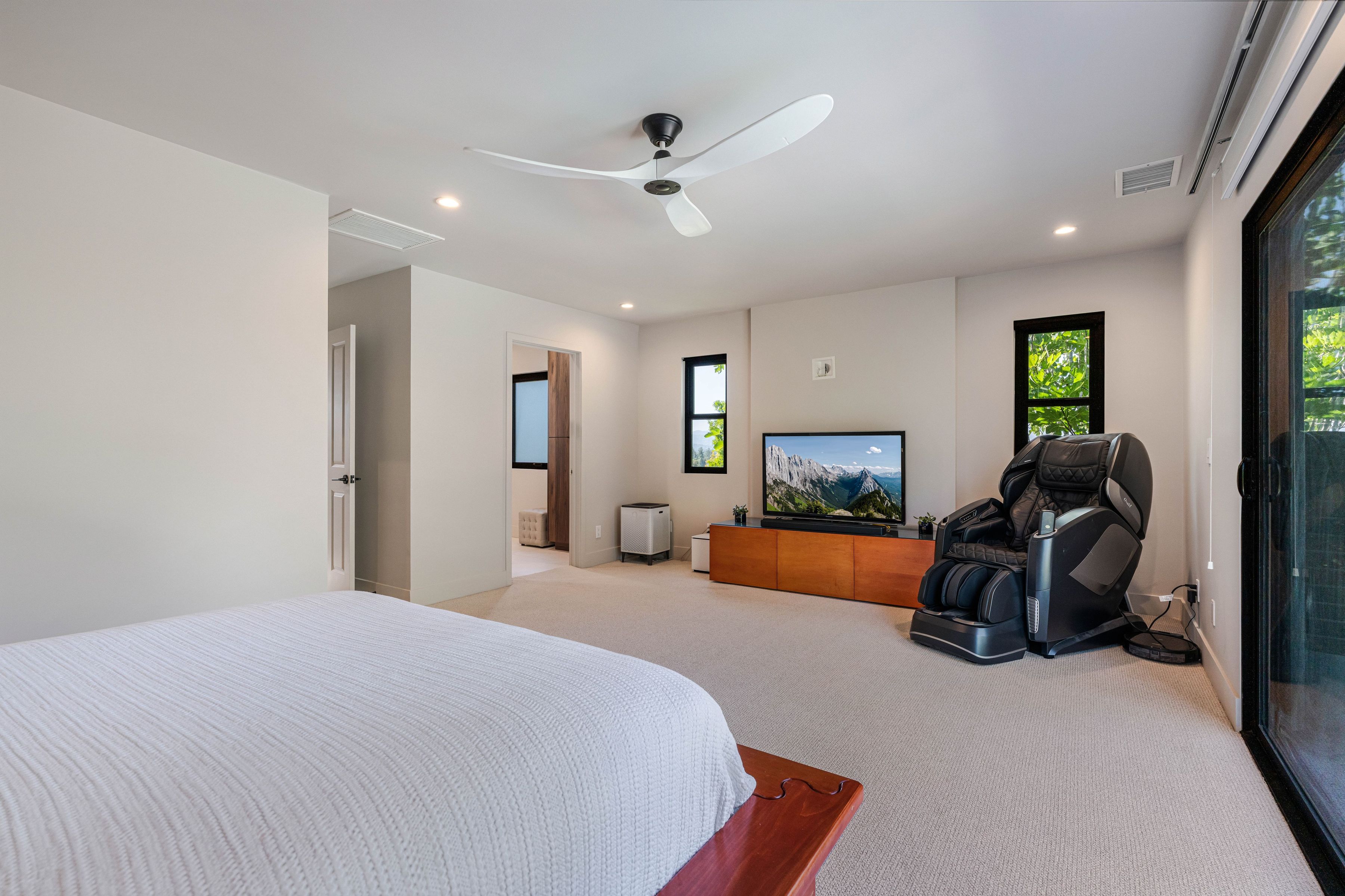  5950 Winnetka Avenue - 物件實景