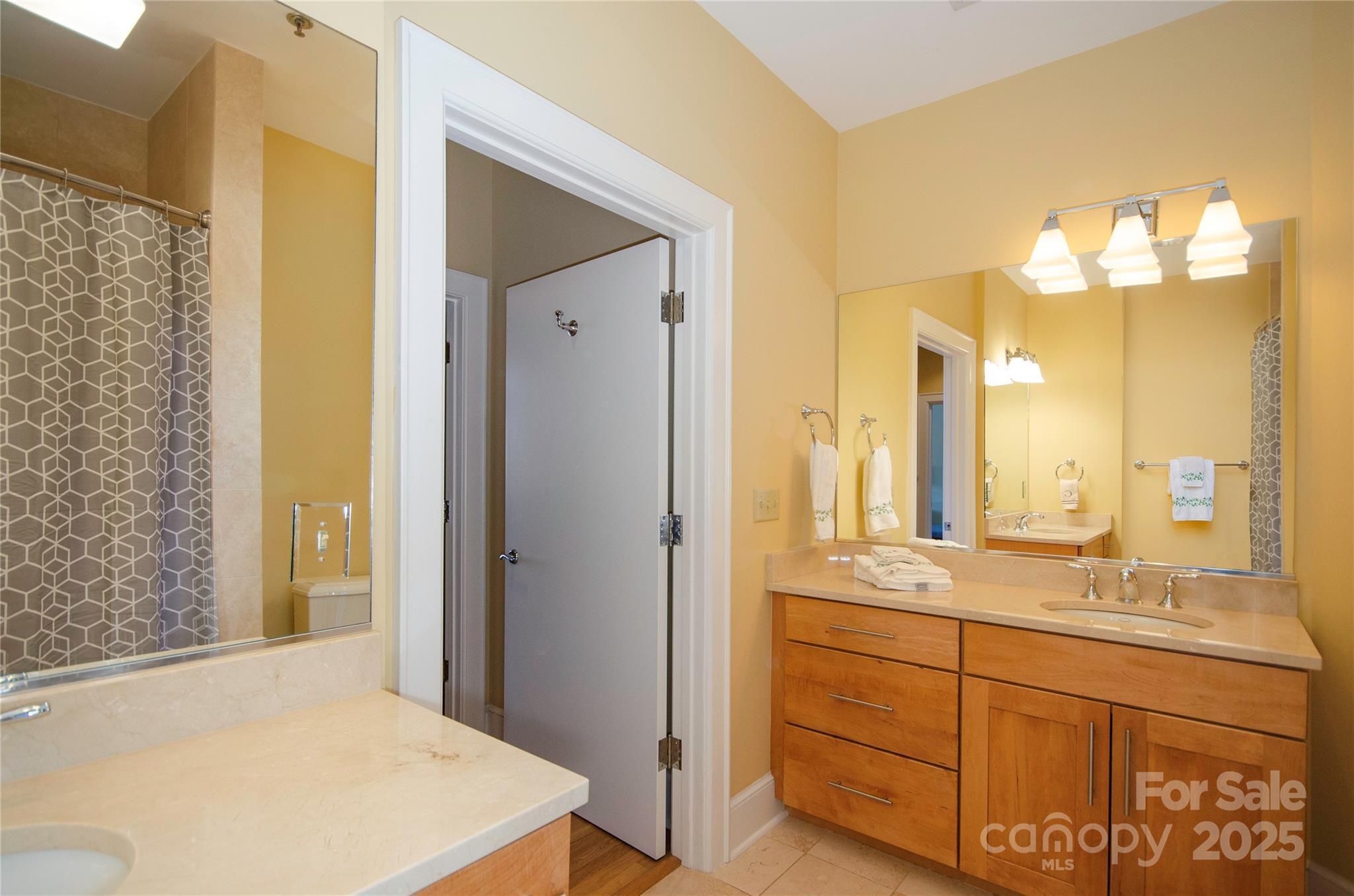 Asheville, North Carolina, 28801, United States, 2 Bedrooms Bedrooms, ,2 BathroomsBathrooms,Residential,For Sale,1827060