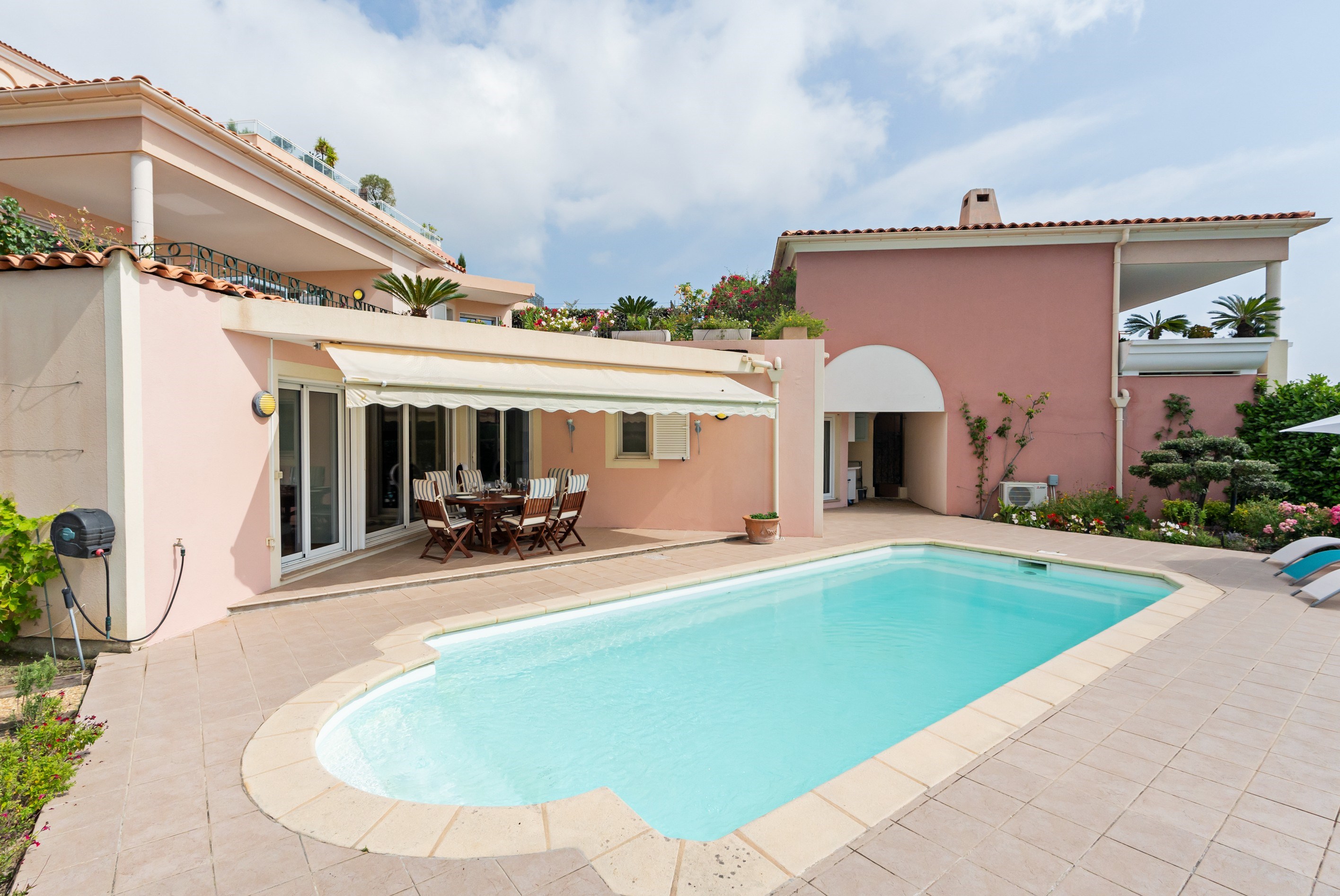  Mandelieu-la-Napoule, duplex apartment with sea view, private garden and pool - 物件實景