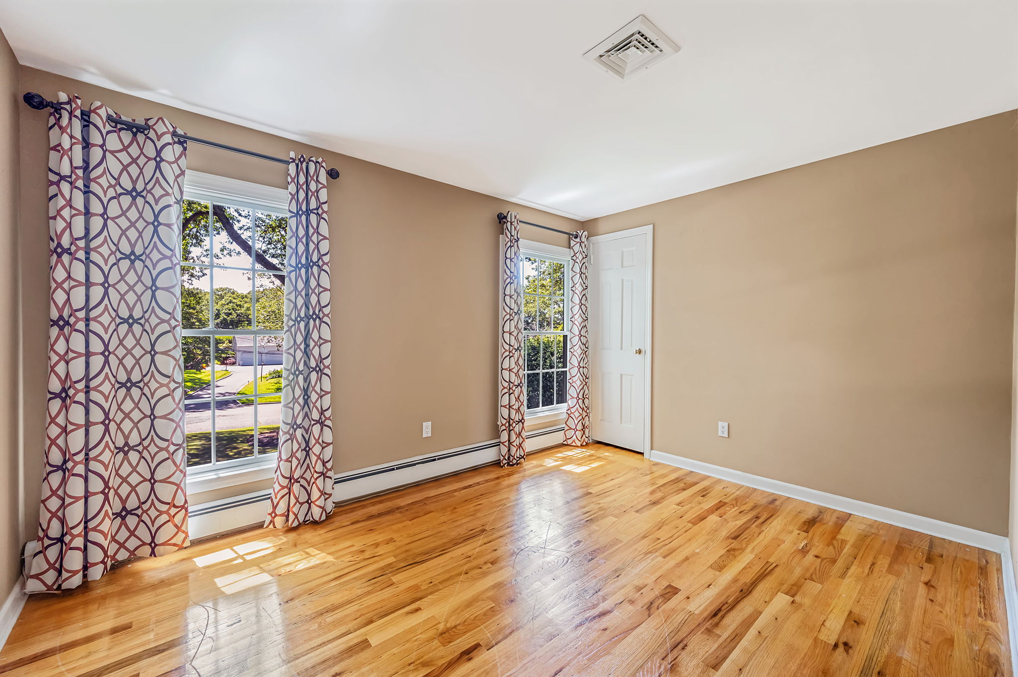 Mount Sinai, New York, 11766, United States, 4 Bedrooms Bedrooms, ,3 BathroomsBathrooms,Residential,For Sale,1924395