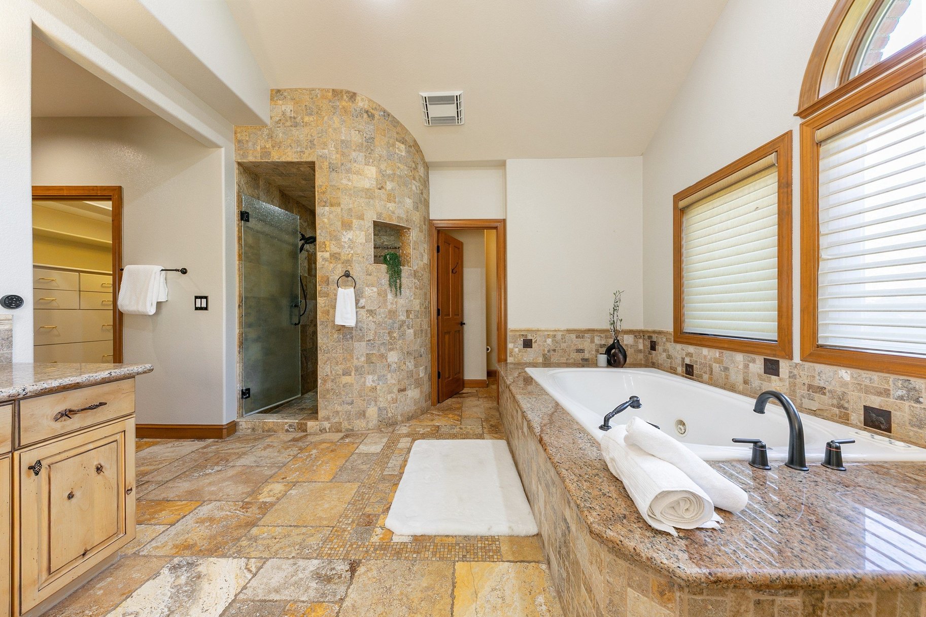  A Rare Lakefront Estate in the Heart of Reno no in One of Northern Nevada