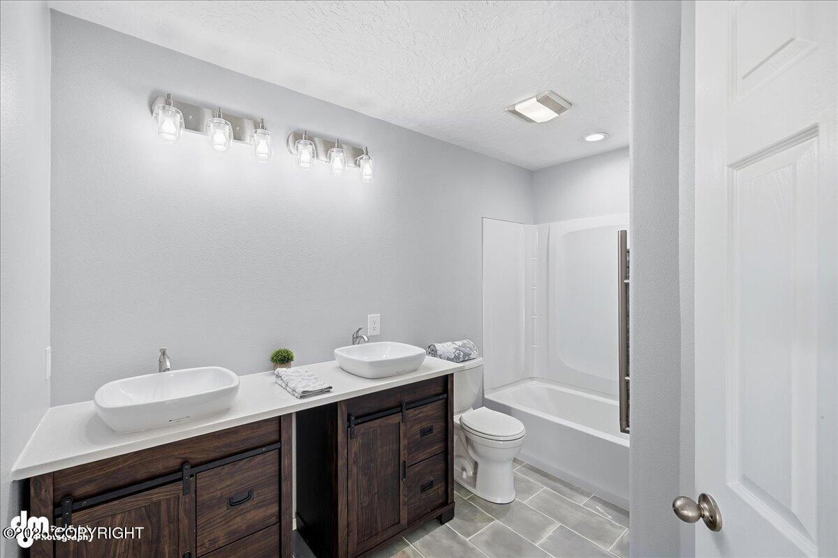 Sterling, Alaska, 99672, United States, 4 Bedrooms Bedrooms, ,3 BathroomsBathrooms,Residential,For Sale,1974036