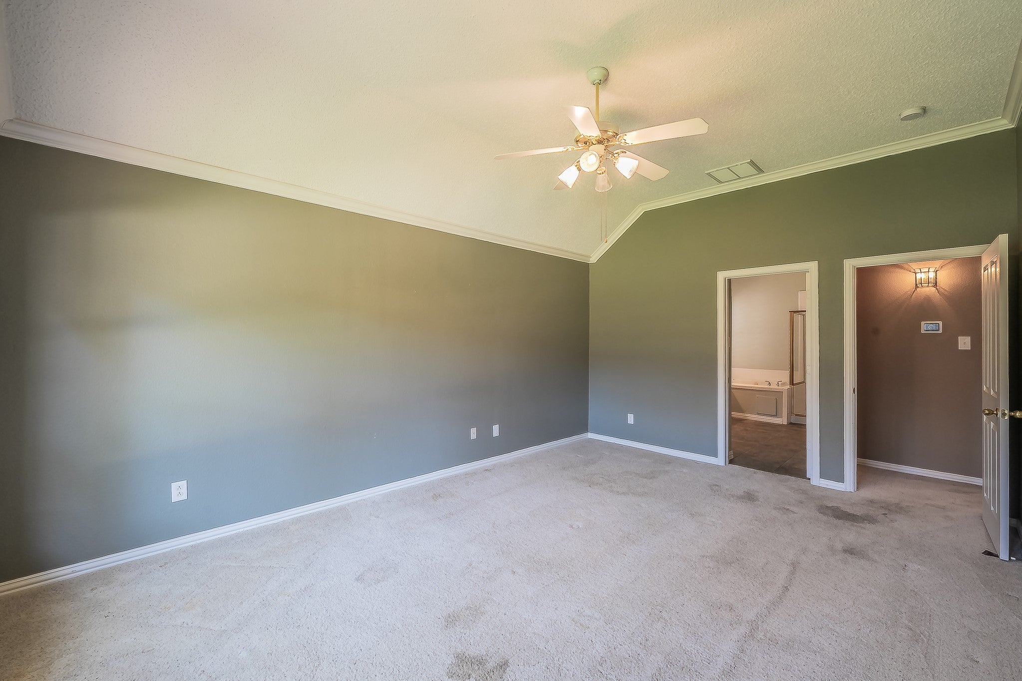 Grapevine, Texas, 76051, United States, 3 Bedrooms Bedrooms, ,2 BathroomsBathrooms,Residential,For Sale,1973770