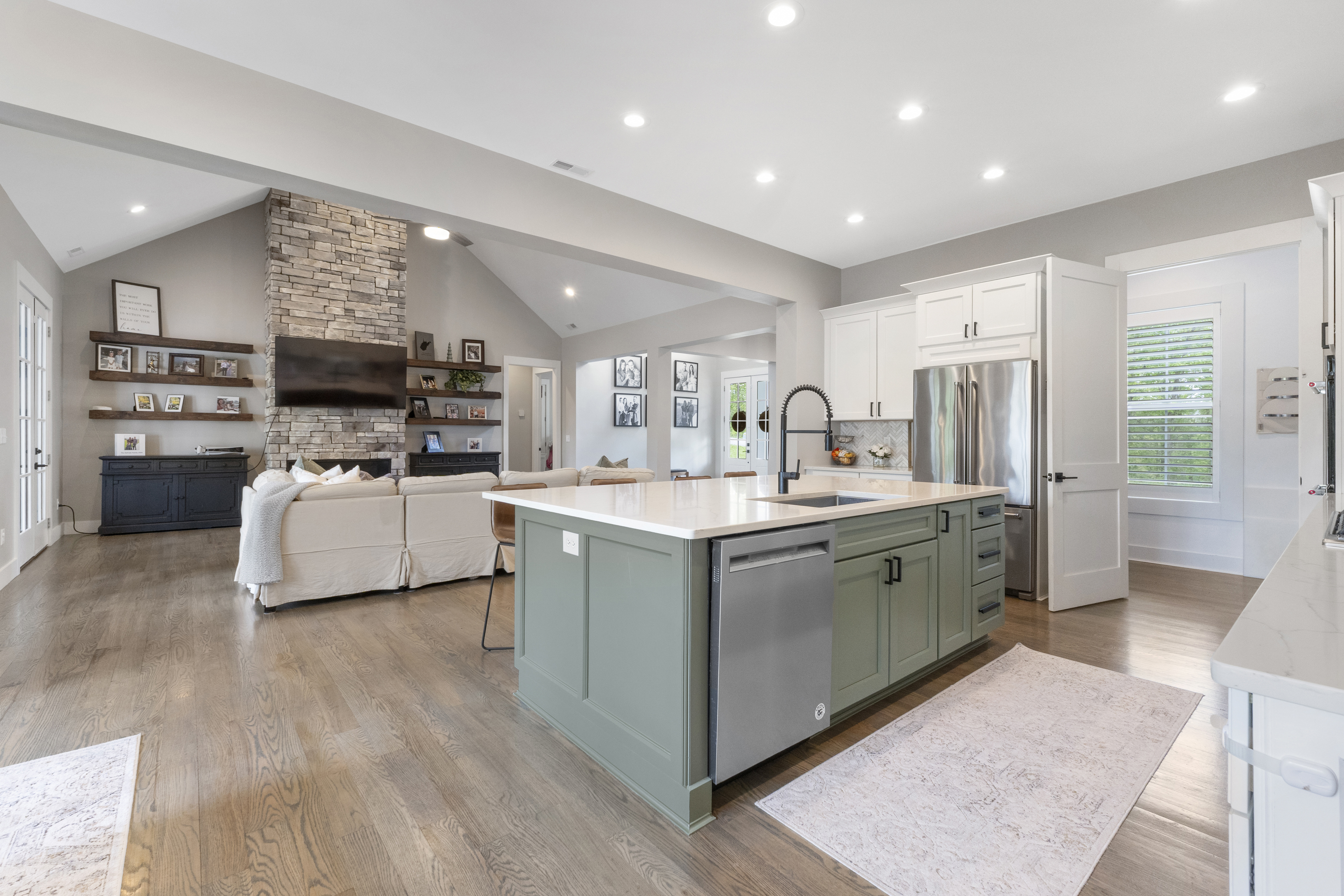 Huntington, West Virginia, 25701, United States, 6 Bedrooms Bedrooms, ,6 BathroomsBathrooms,Residential,For Sale,1977823