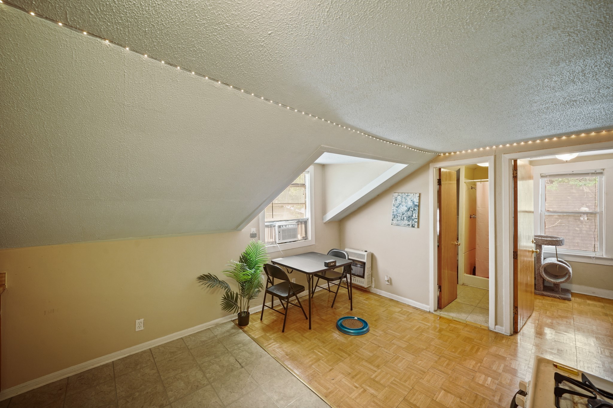 Houston, Texas, 77008, United States, 2 Bedrooms Bedrooms, ,1 BathroomBathrooms,Residential,For Sale,1868340