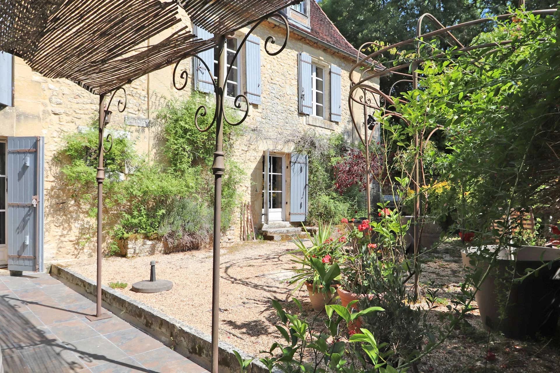 Bergerac, New Aquitaine, 24100, FR, 7 Bedrooms Bedrooms, ,4 BathroomsBathrooms,Residential,For Sale,1995798