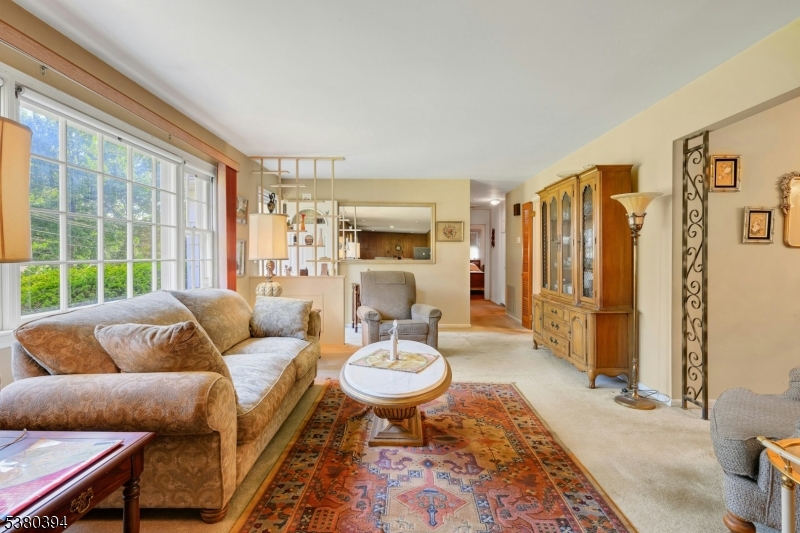 Springfield Twp., New Jersey, 07081, United States, 3 Bedrooms Bedrooms, ,3 BathroomsBathrooms,Residential,For Sale,1924750