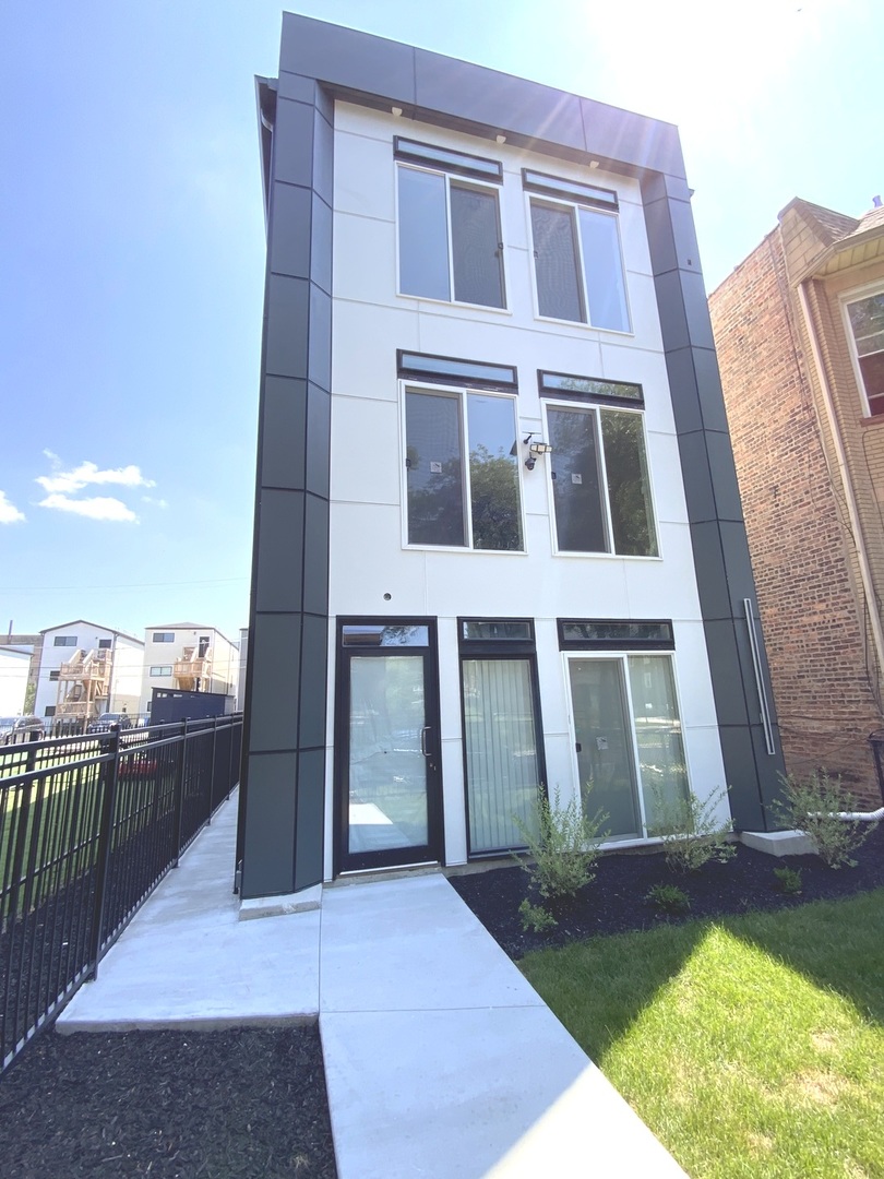 Chicago, Illinois, 60637, United States, 9 Bedrooms Bedrooms, ,Residential,For Sale,1860039