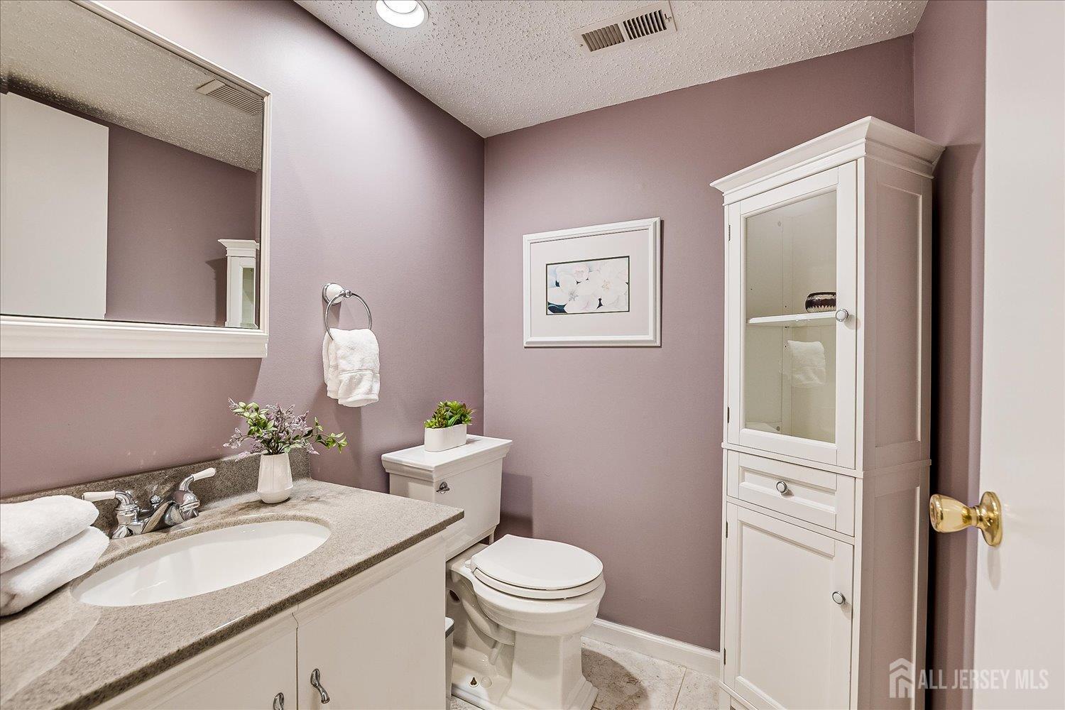 Edison, New Jersey, 08820, United States, 2 Bedrooms Bedrooms, ,3 BathroomsBathrooms,Residential,For Sale,1991890