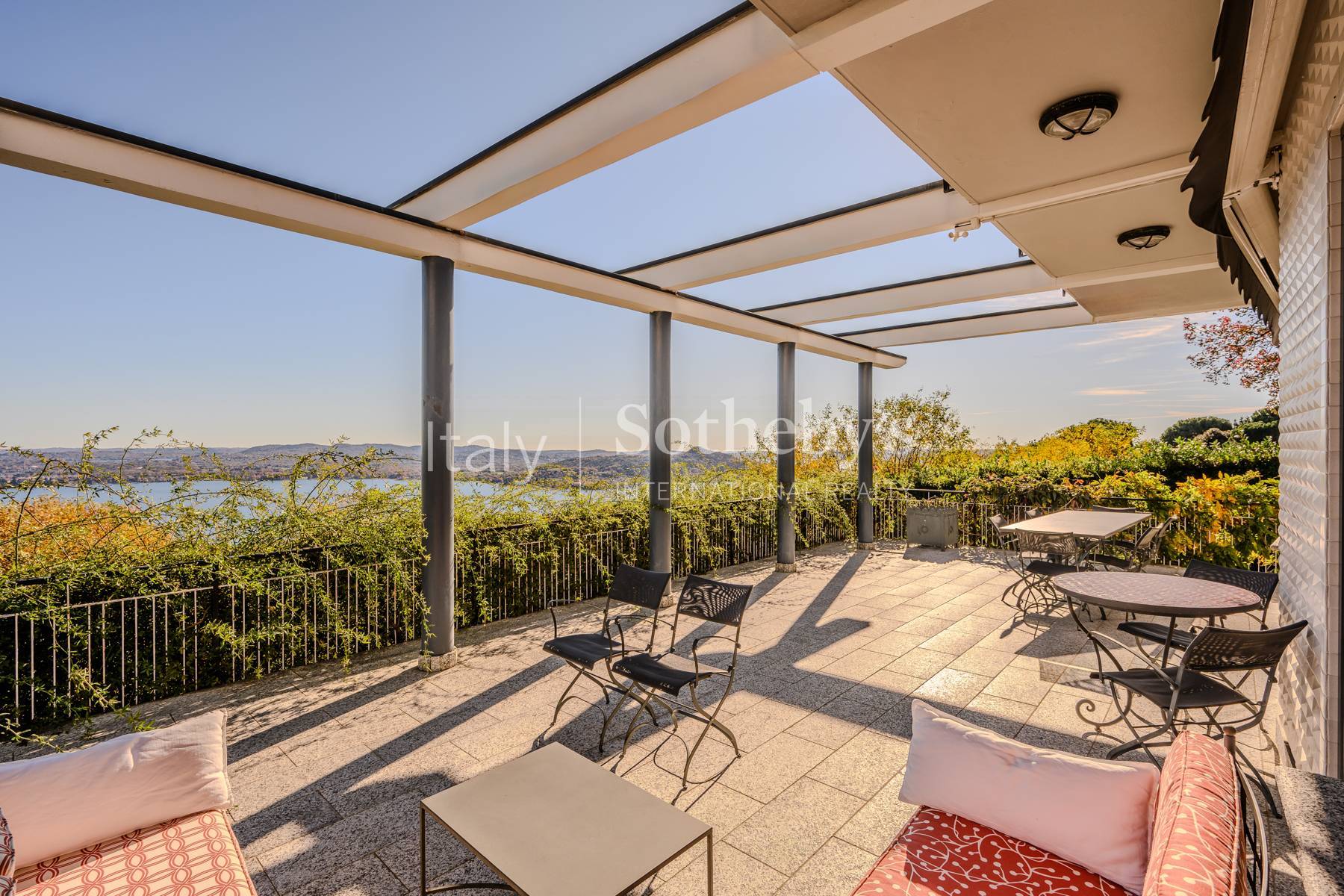  Villa with Lake Views and Gio Ponti Detailing - 物件實景
