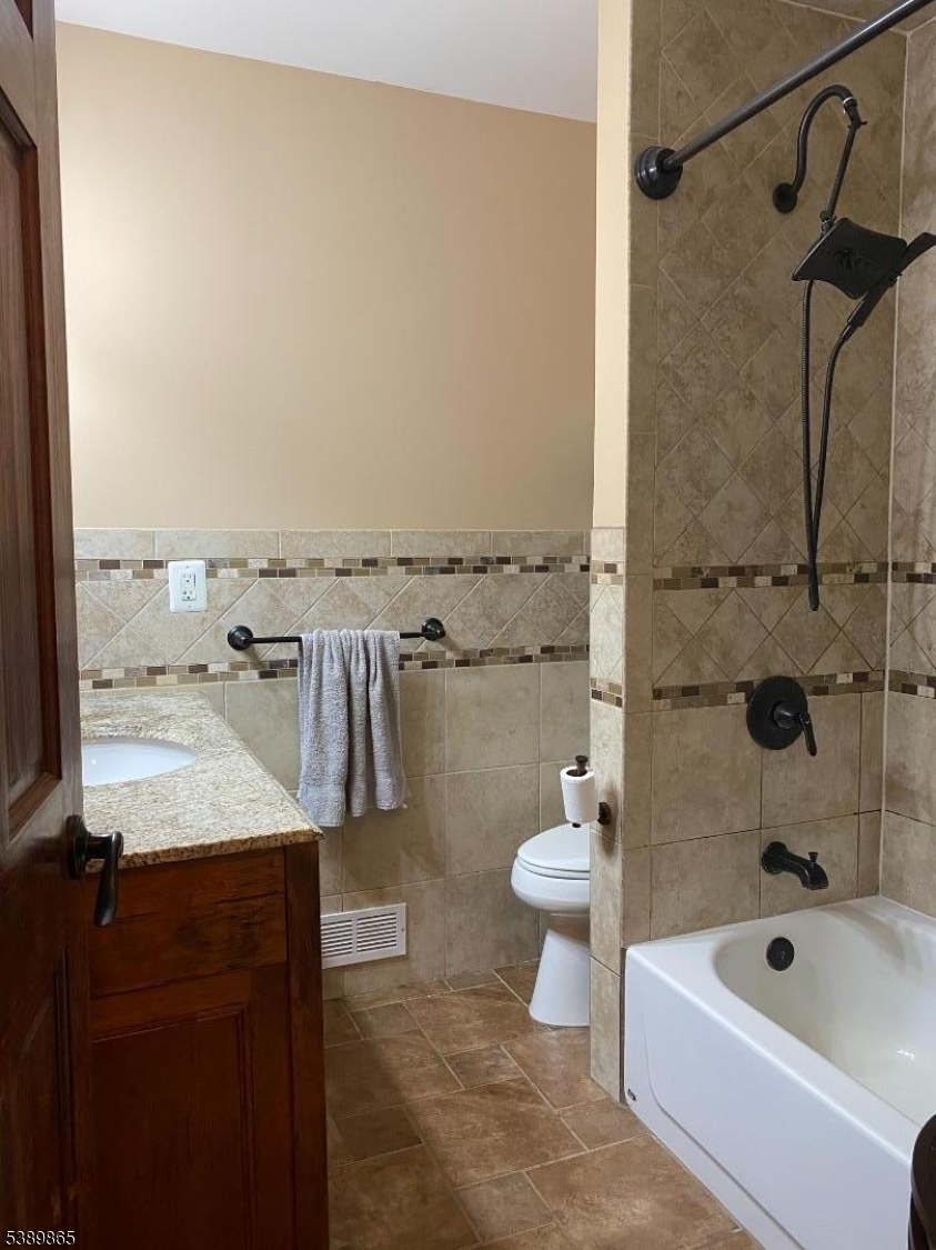 Kenilworth Boro, New Jersey, 07033, United States, 4 Bedrooms Bedrooms, ,3 BathroomsBathrooms,Residential,For Sale,1960760