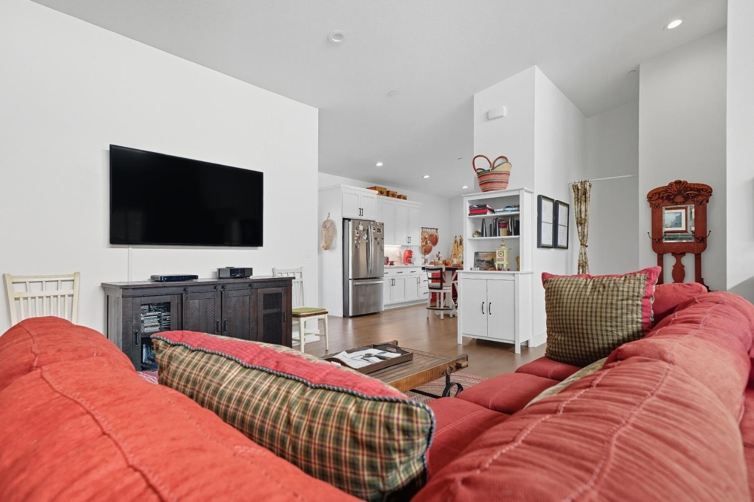 Mountain Ranch, California, 95246, United States, 4 Bedrooms Bedrooms, ,3 BathroomsBathrooms,Residential,For Sale,1976559