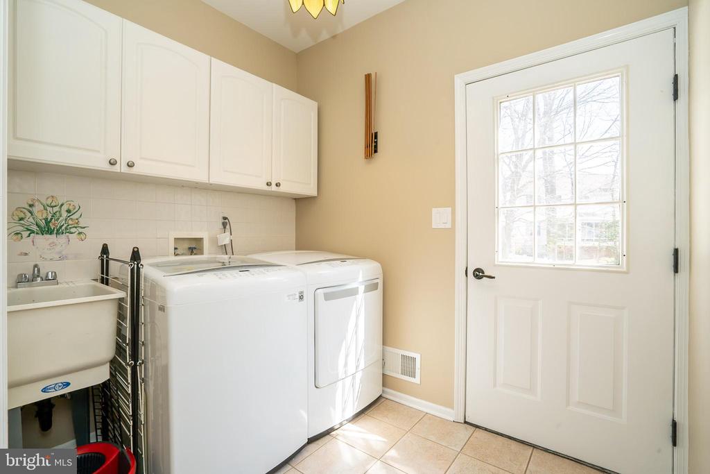 Monmouth Junction, New Jersey, 08852, United States, 4 Bedrooms Bedrooms, ,3 BathroomsBathrooms,Residential,For Sale,1869569