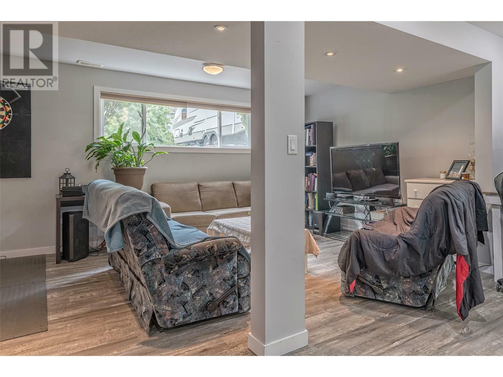 SPALLUMCHEEN, British Columbia, V4Y 0S6, CA, 3 Bedrooms Bedrooms, ,3 BathroomsBathrooms,Residential,For Sale,1874999