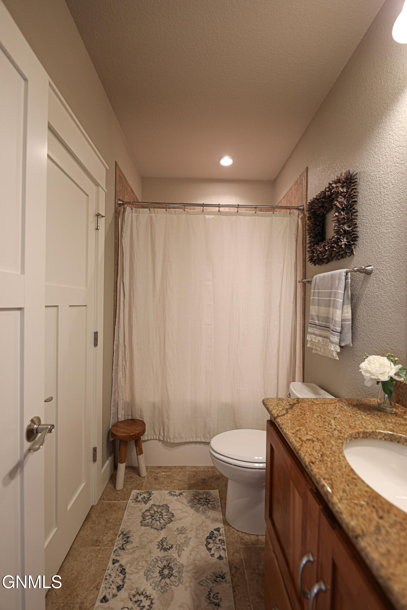 Bismarck, North Dakota, 58503, United States, 6 Bedrooms Bedrooms, ,5 BathroomsBathrooms,Residential,For Sale,1810584