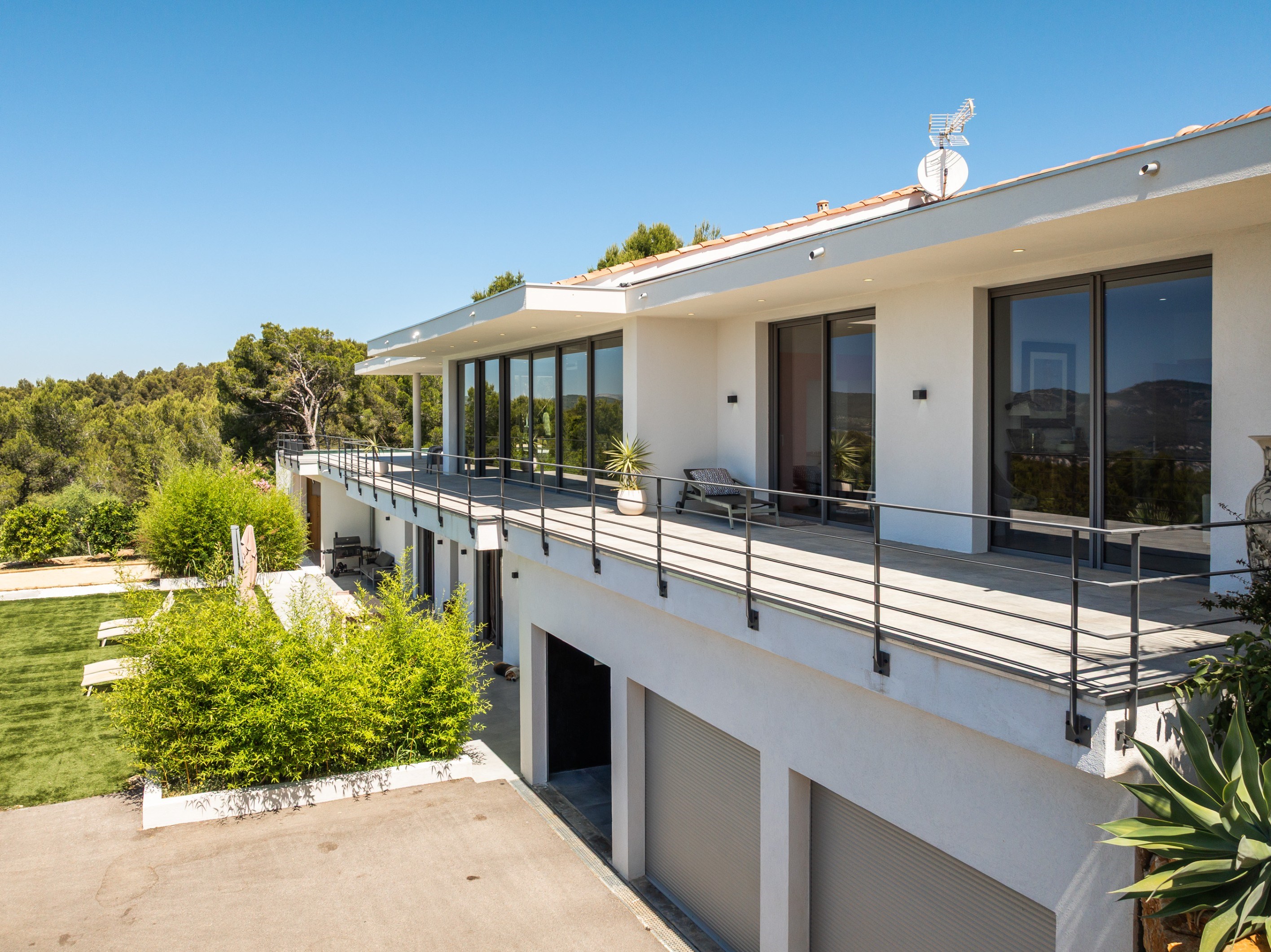  Ceyreste – Contemporary Villa with Exceptional Sea View, Expansive Garden - 物件實景