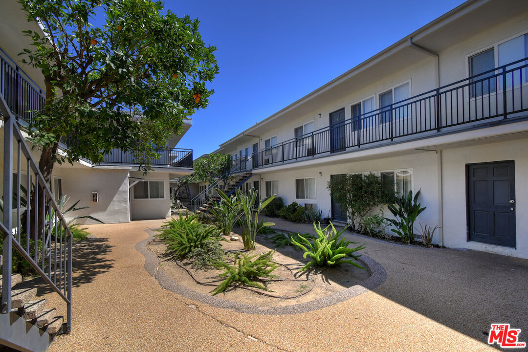 Northridge, California, 91325, United States, 41 Bedrooms Bedrooms, ,Residential,For Sale,1877595