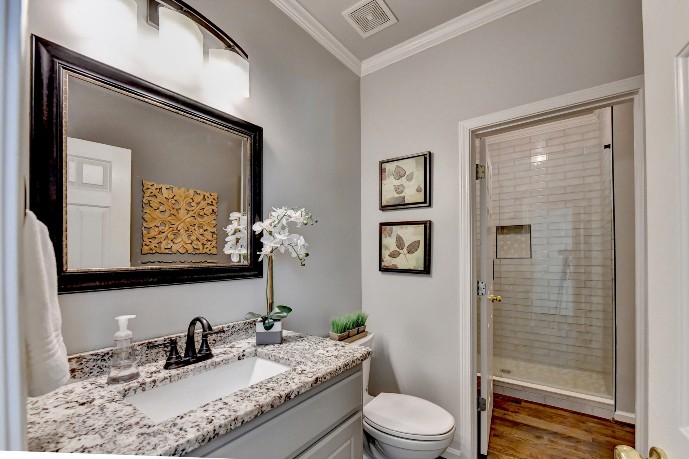  Stunning, Fully Renovated Glen Abbey Home Nestled in the Heart of Alpharetta - 物件實景