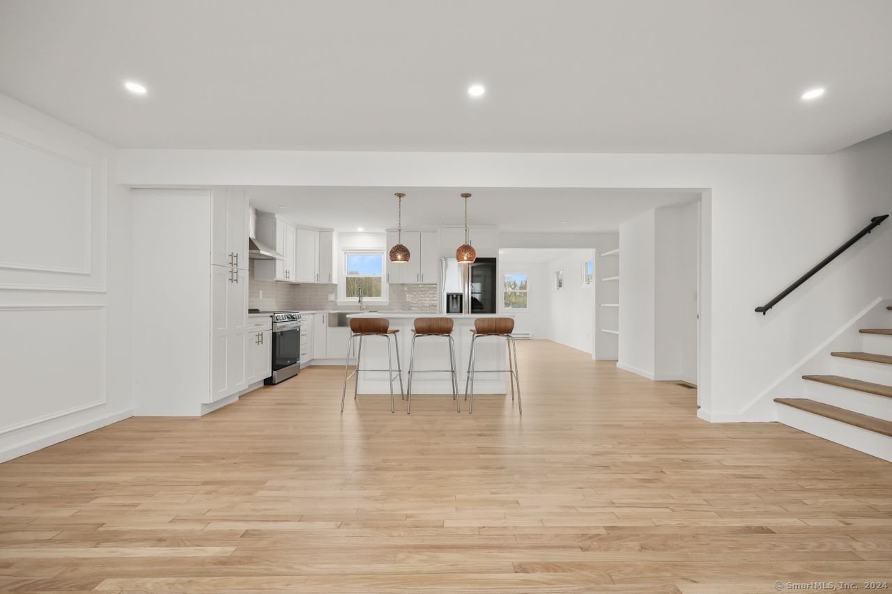 Milford, Connecticut, 06460, United States, 5 Bedrooms Bedrooms, ,3 BathroomsBathrooms,Residential,For Sale,1913239