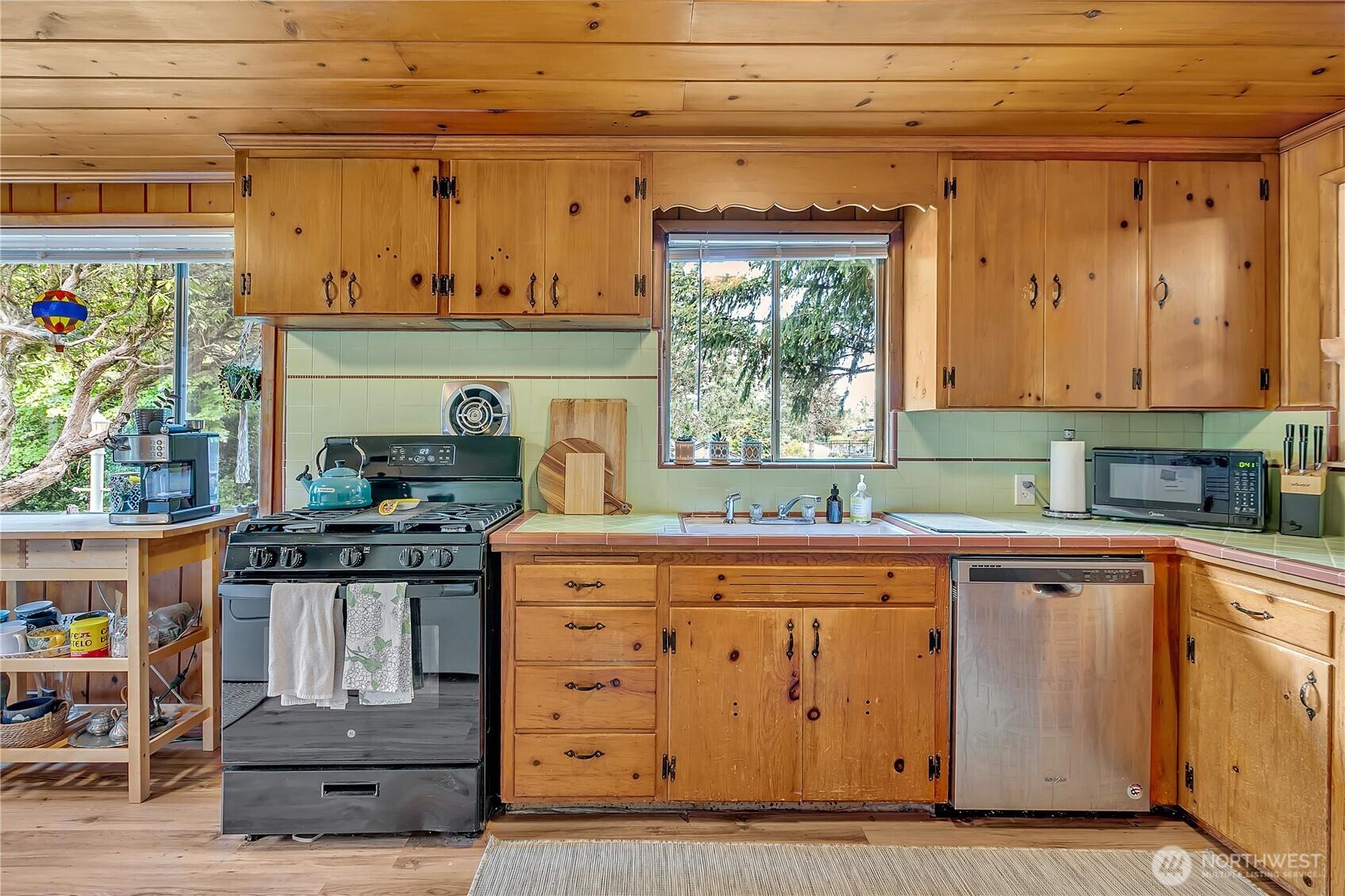 UNIVERSITY PLACE, Washington, 98466, United States, 2 Bedrooms Bedrooms, ,2 BathroomsBathrooms,Residential,For Sale,1969350