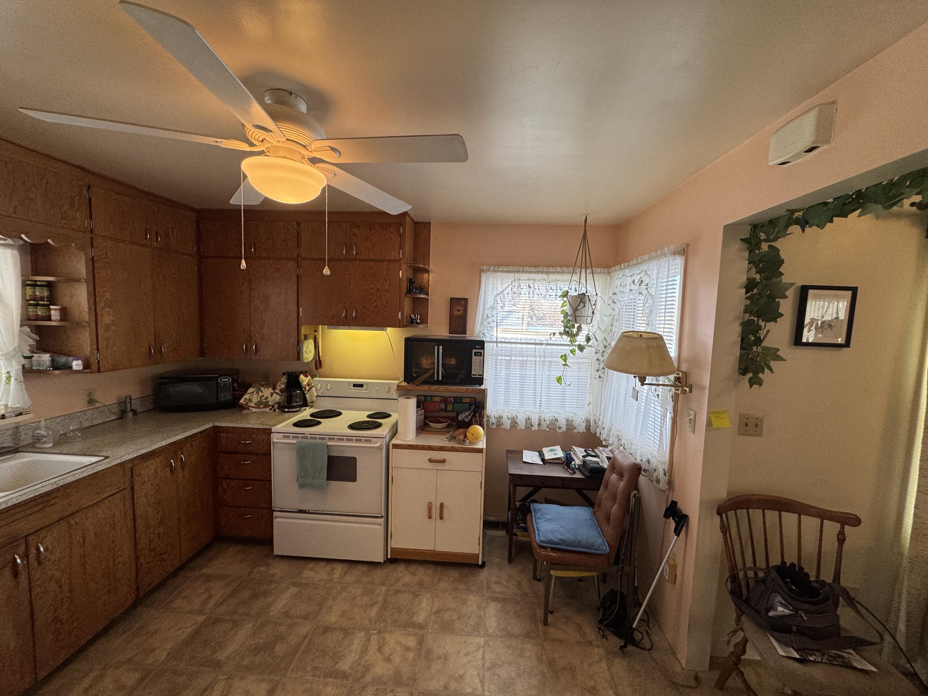 Redmond, Oregon, 97756, United States, 2 Bedrooms Bedrooms, ,1 BathroomBathrooms,Residential,For Sale,2008115