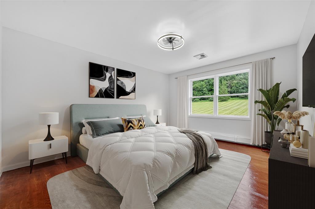 Warwick, New York, 10990, United States, 5 Bedrooms Bedrooms, ,4 BathroomsBathrooms,Residential,For Sale,1981547