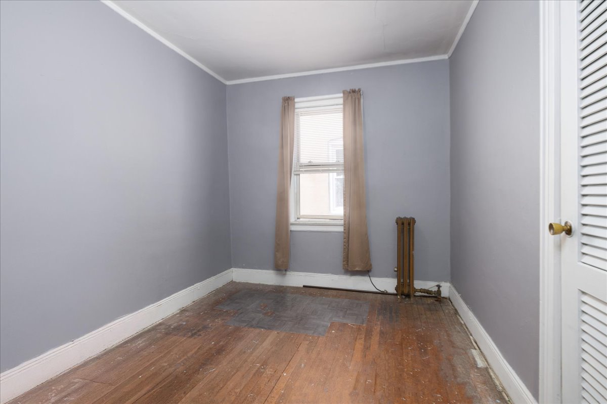 Maspeth, New York, 11378, United States, 4 Bedrooms Bedrooms, ,2 BathroomsBathrooms,Residential,For Sale,1791620