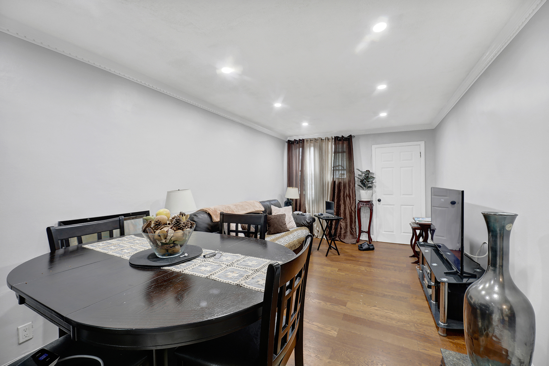 Brooklyn, New York, 11234, United States, 3 Bedrooms Bedrooms, ,2 BathroomsBathrooms,Residential,For Sale,1938204