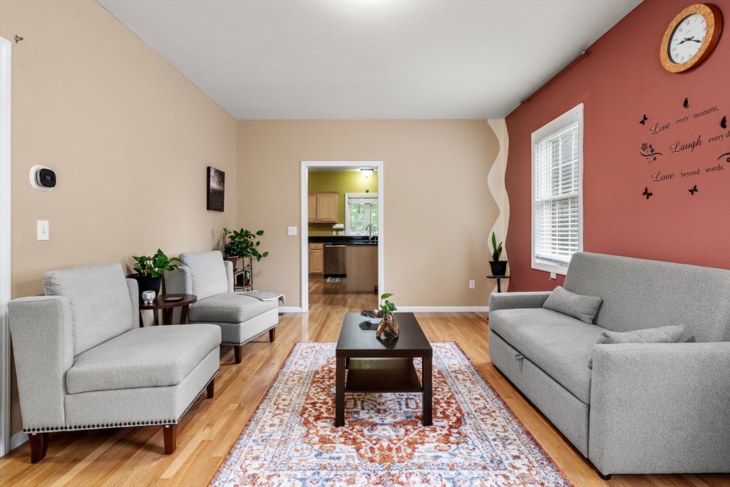 Chelmsford, Massachusetts, 01824, United States, 4 Bedrooms Bedrooms, ,3 BathroomsBathrooms,Residential,For Sale,1939312