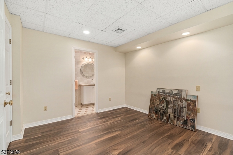 Hardyston Township, New Jersey, 07460, United States, 4 Bedrooms Bedrooms, ,4 BathroomsBathrooms,Residential,For Sale,1900804