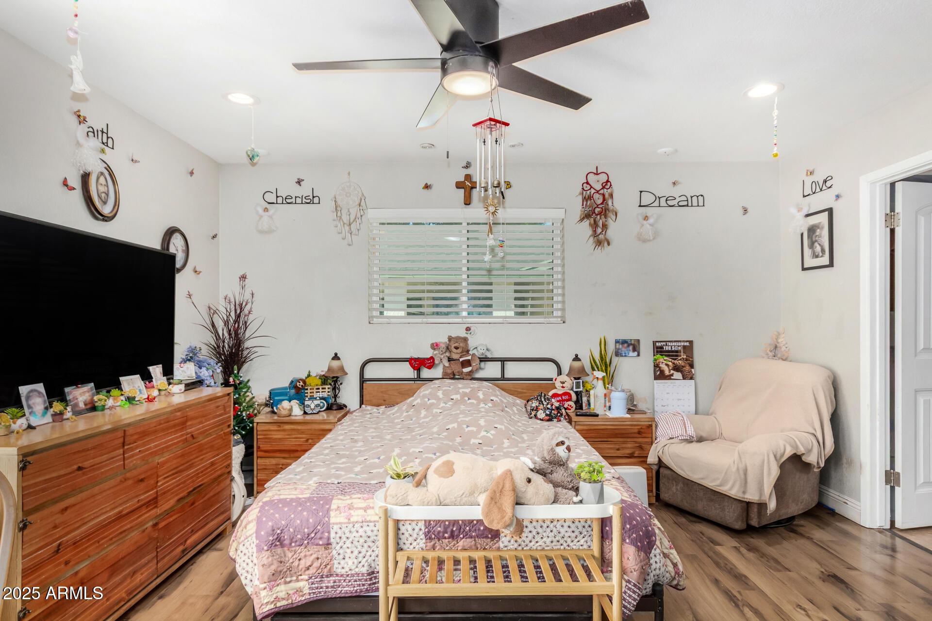 Chandler, Arizona, 85225, United States, 5 Bedrooms Bedrooms, ,2 BathroomsBathrooms,Residential,For Sale,1996628