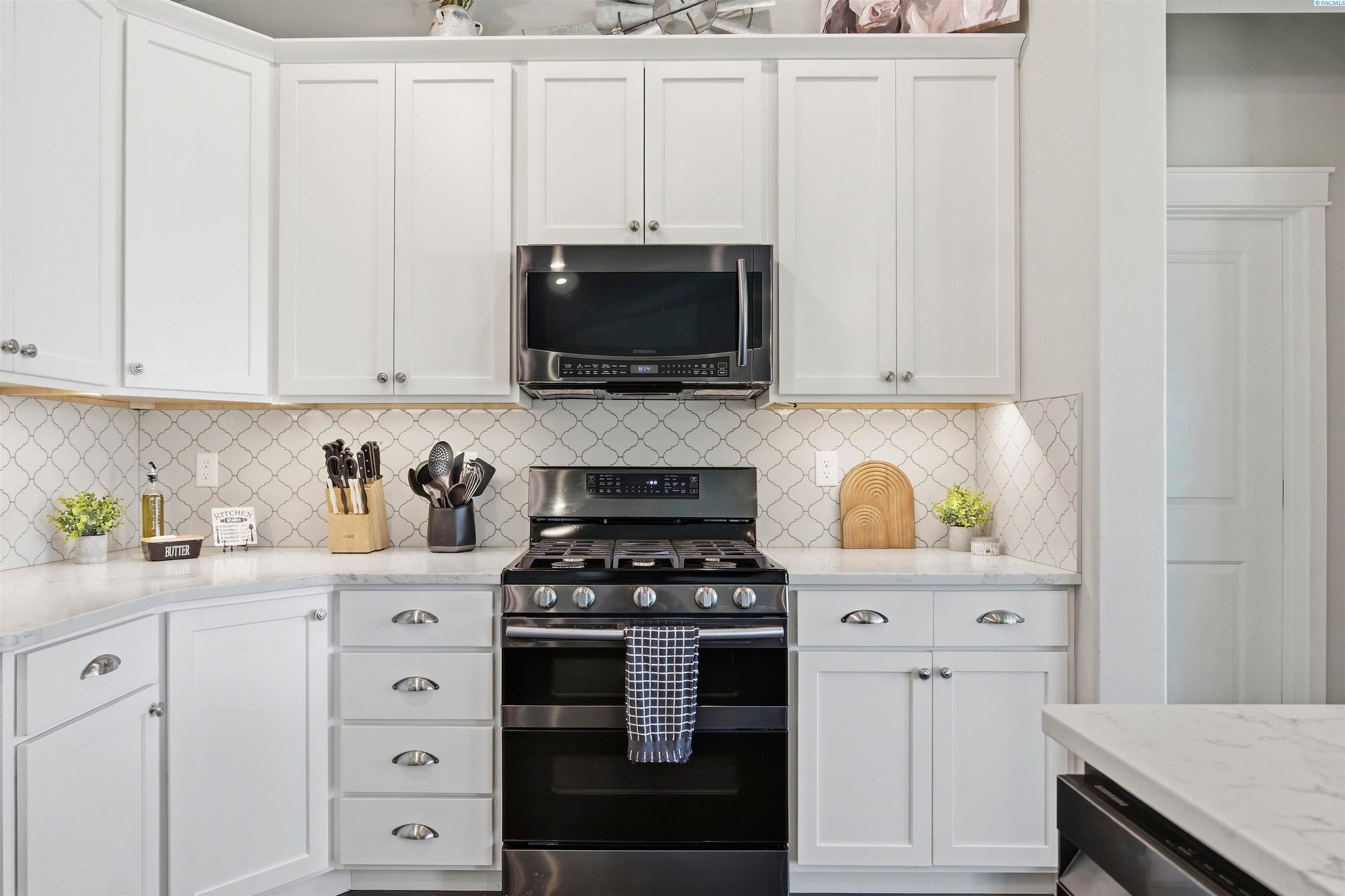 Pasco, Washington, 99301, United States, 4 Bedrooms Bedrooms, ,2 BathroomsBathrooms,Residential,For Sale,2036931