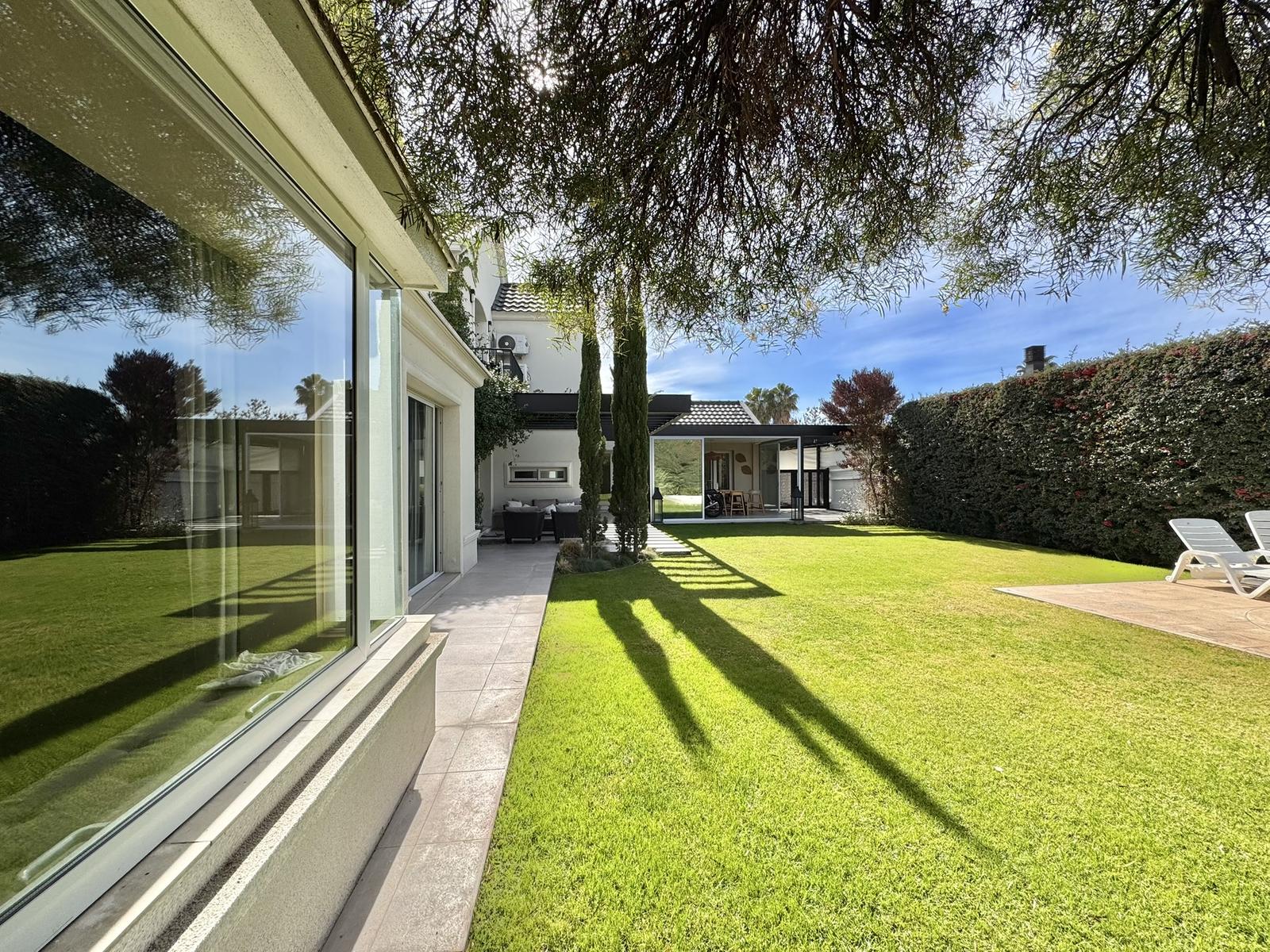 Godoy Cruz, AR-M, AR, 5 Bedrooms Bedrooms, ,4 BathroomsBathrooms,Residential,For Sale,1961859