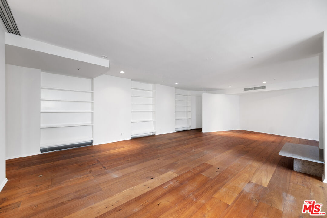 Los Angeles, California, 90024, United States, 2 Bedrooms Bedrooms, ,3 BathroomsBathrooms,Residential,For Sale,1817852