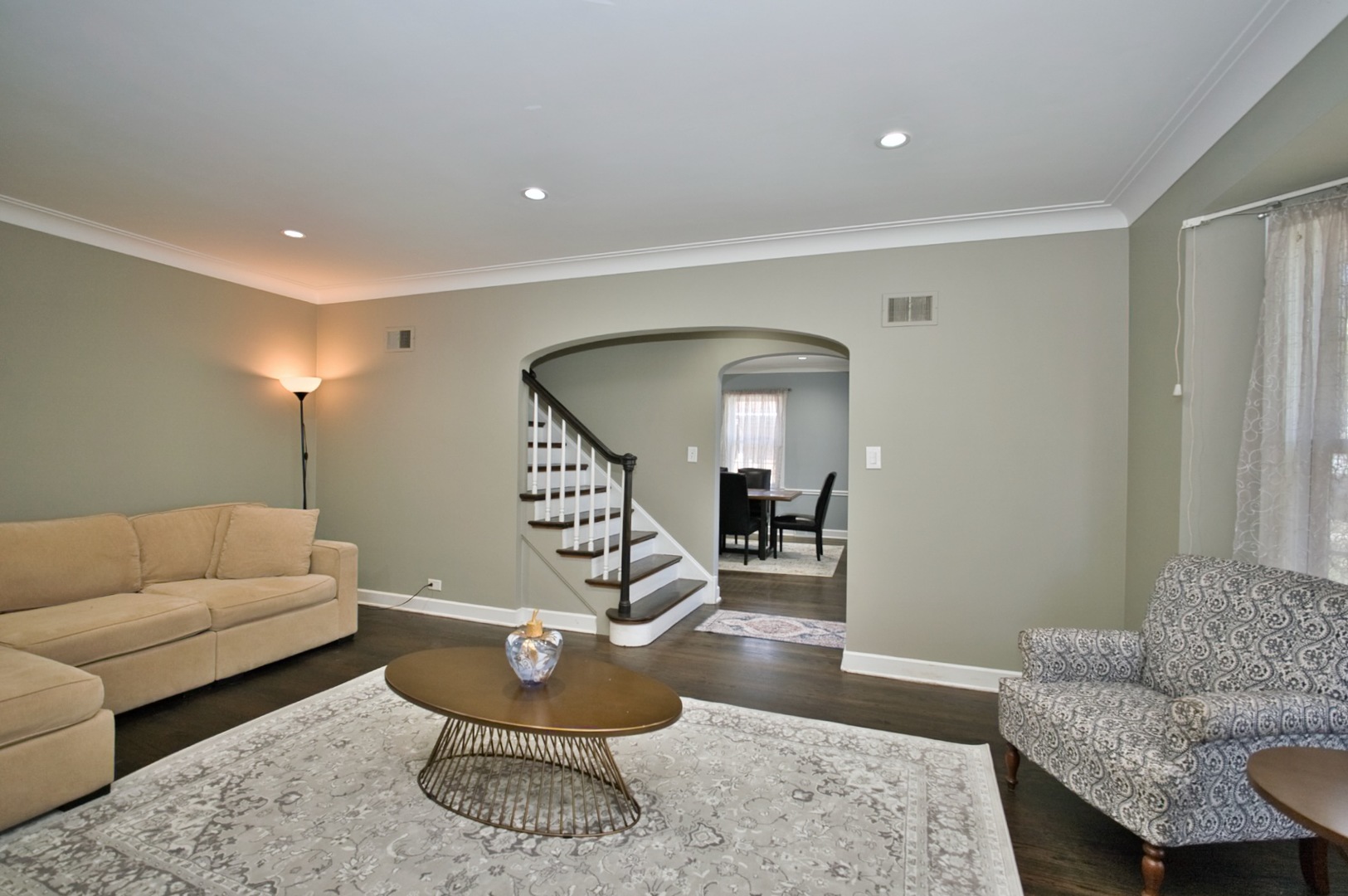 Lincolnwood, Illinois, 60712, United States, 3 Bedrooms Bedrooms, ,2 BathroomsBathrooms,Residential,For Sale,1863685