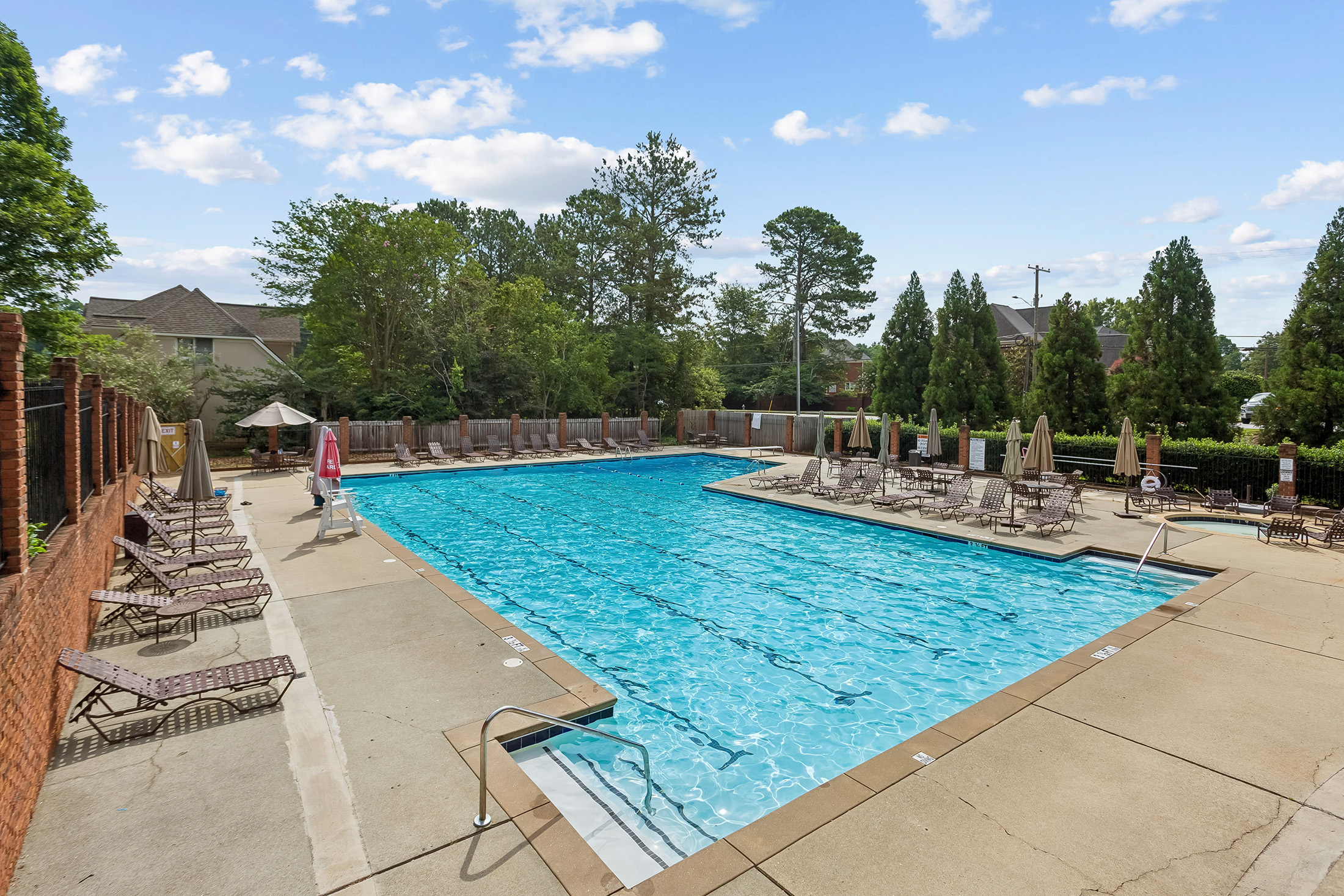  Beautifully Updated Four Bedroom Home in an Active Swim/Tennis Community - 物件實景